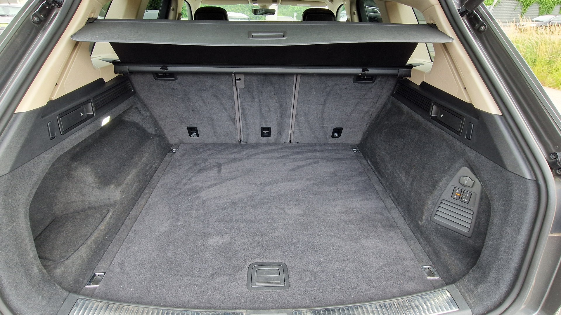 VW Touareg 3.0 TDI Atmosphere Tiptronic-image-15