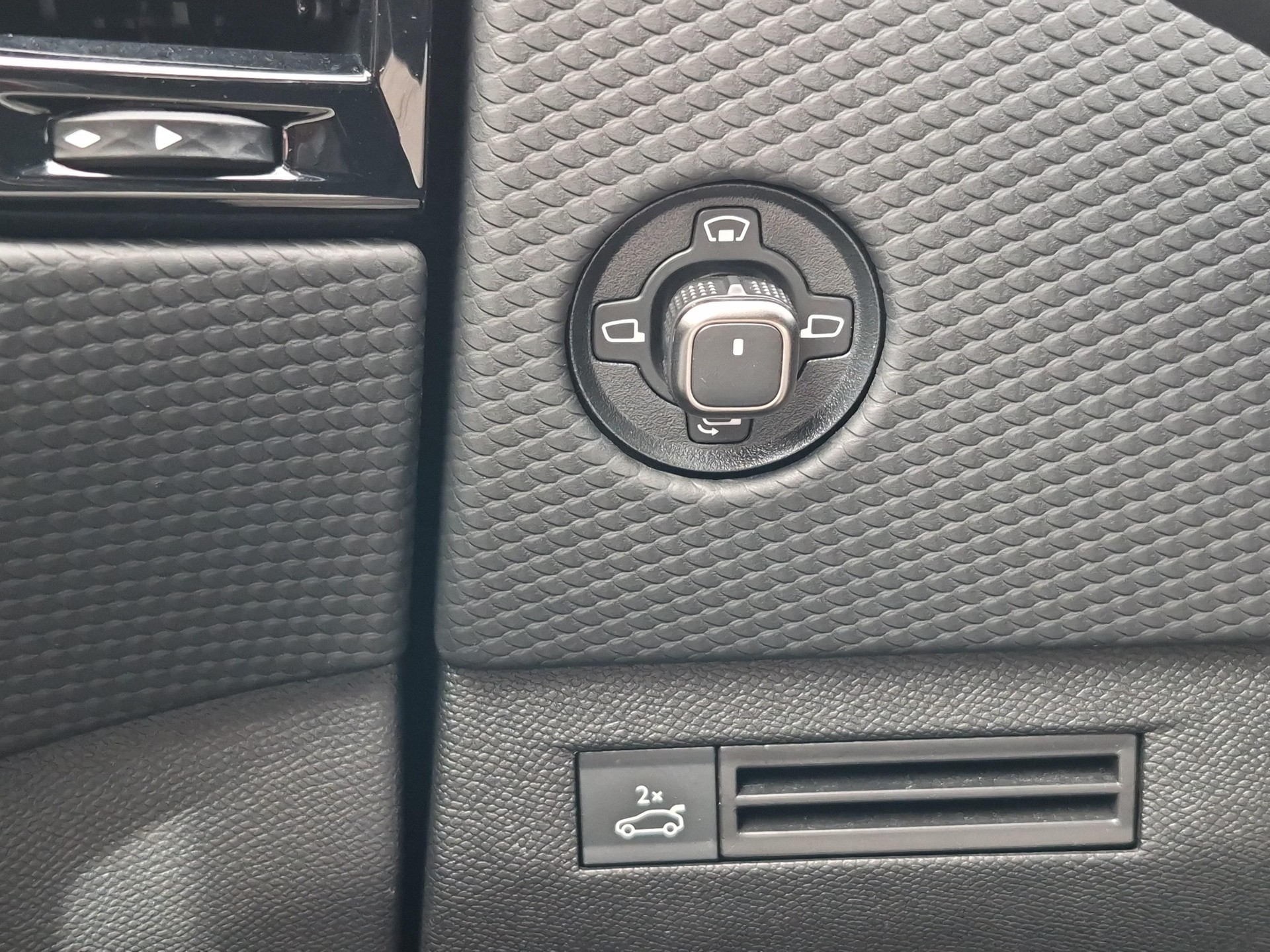 DS AUTOMOBILES 4 1.6 PureTech Rivoli / Jetzt mit attraktivem 1.99% Leasing-image-16