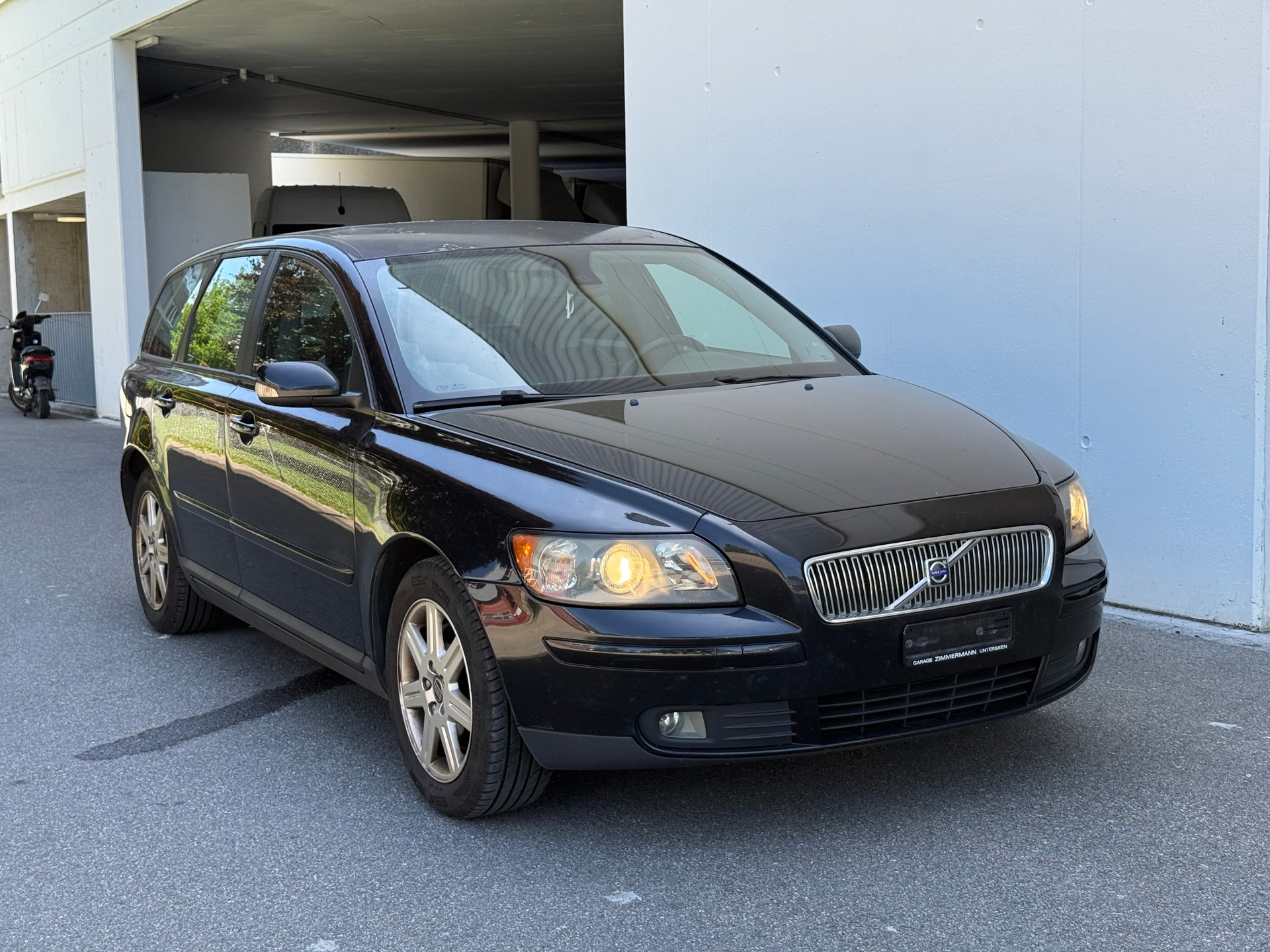 VOLVO V50 2.4 Momentum-image-2