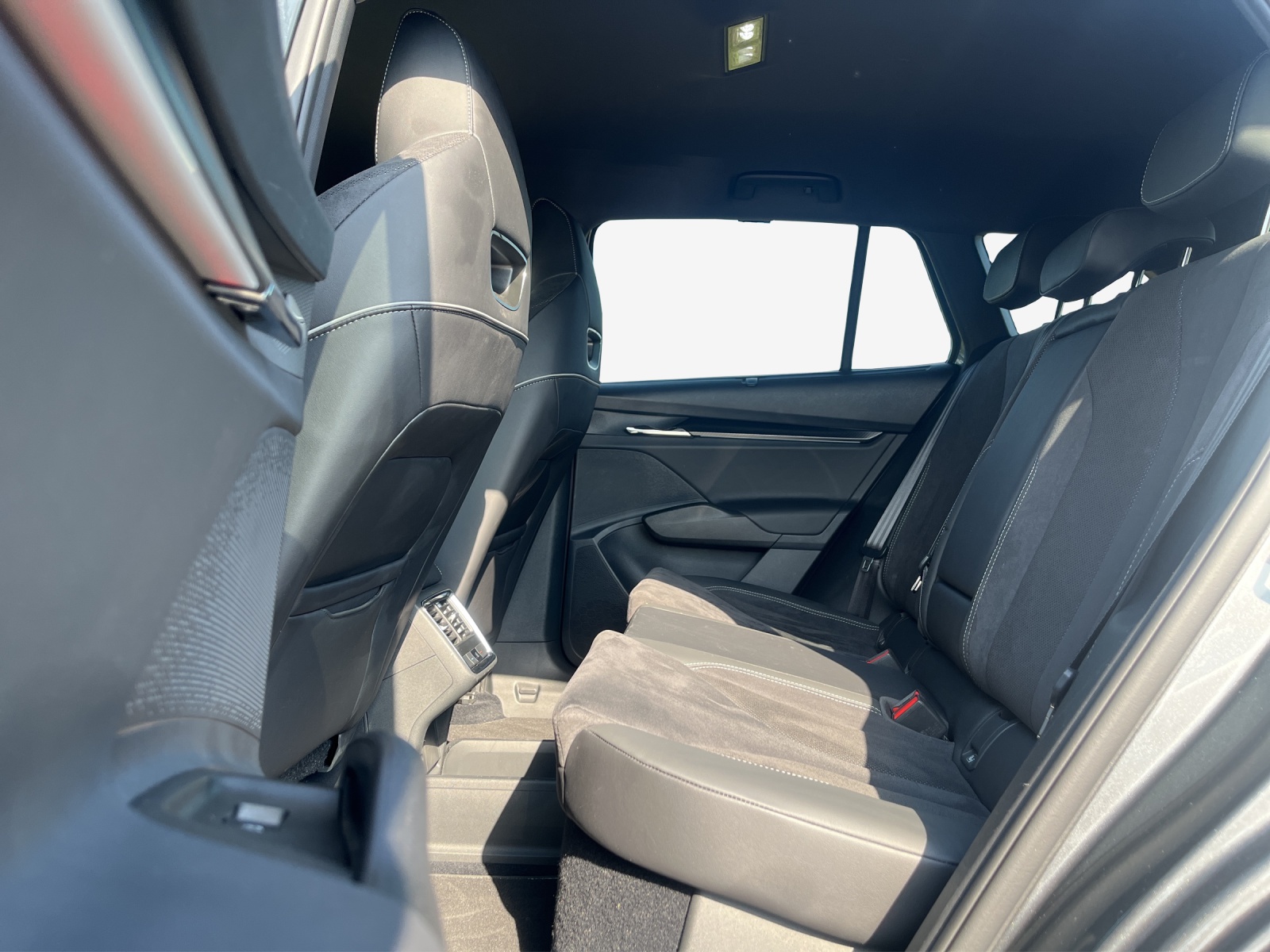 SKODA Enyaq iV 80x SportLine-image-12