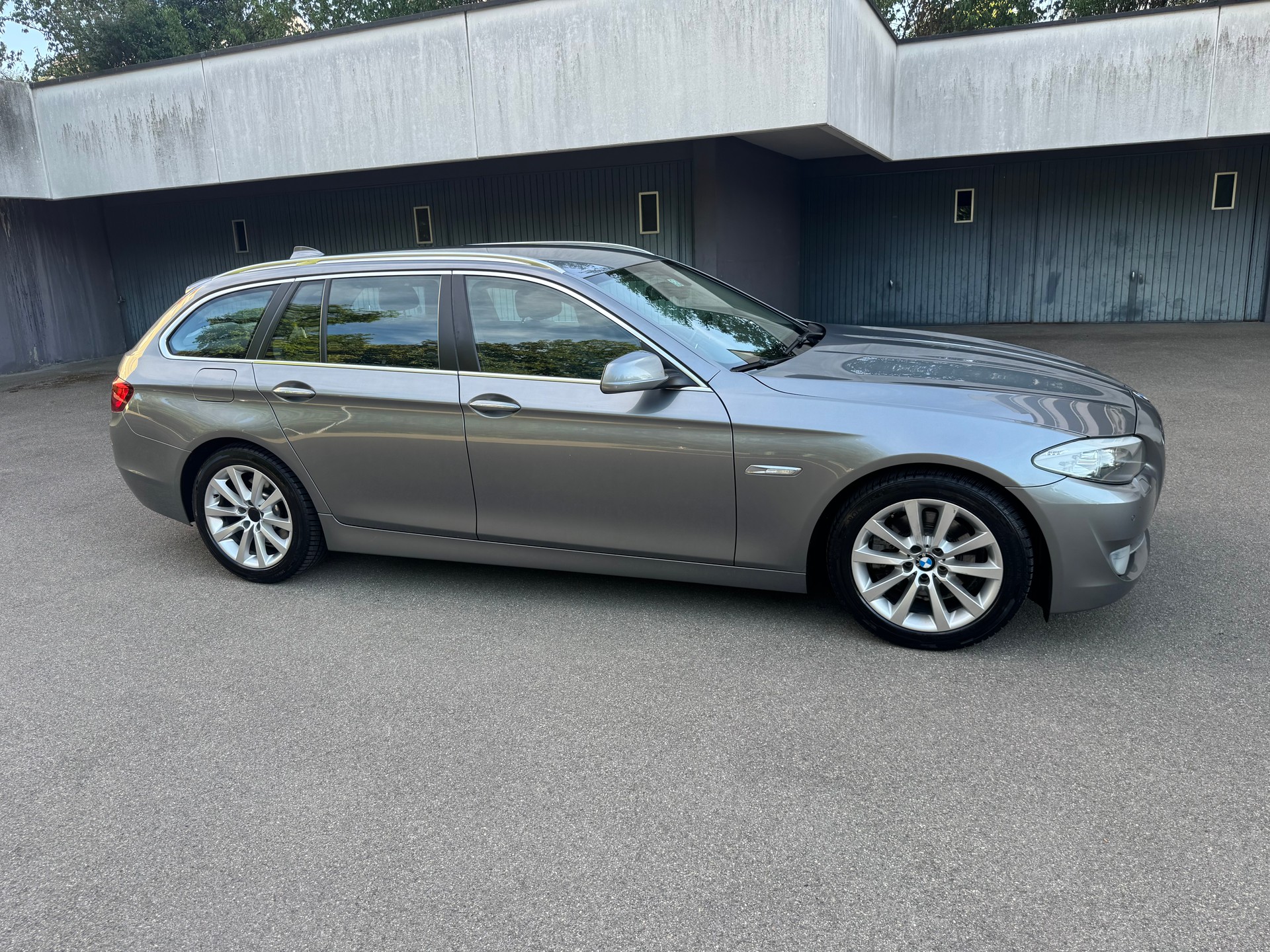 BMW 520d Touring Steptronic-image-4