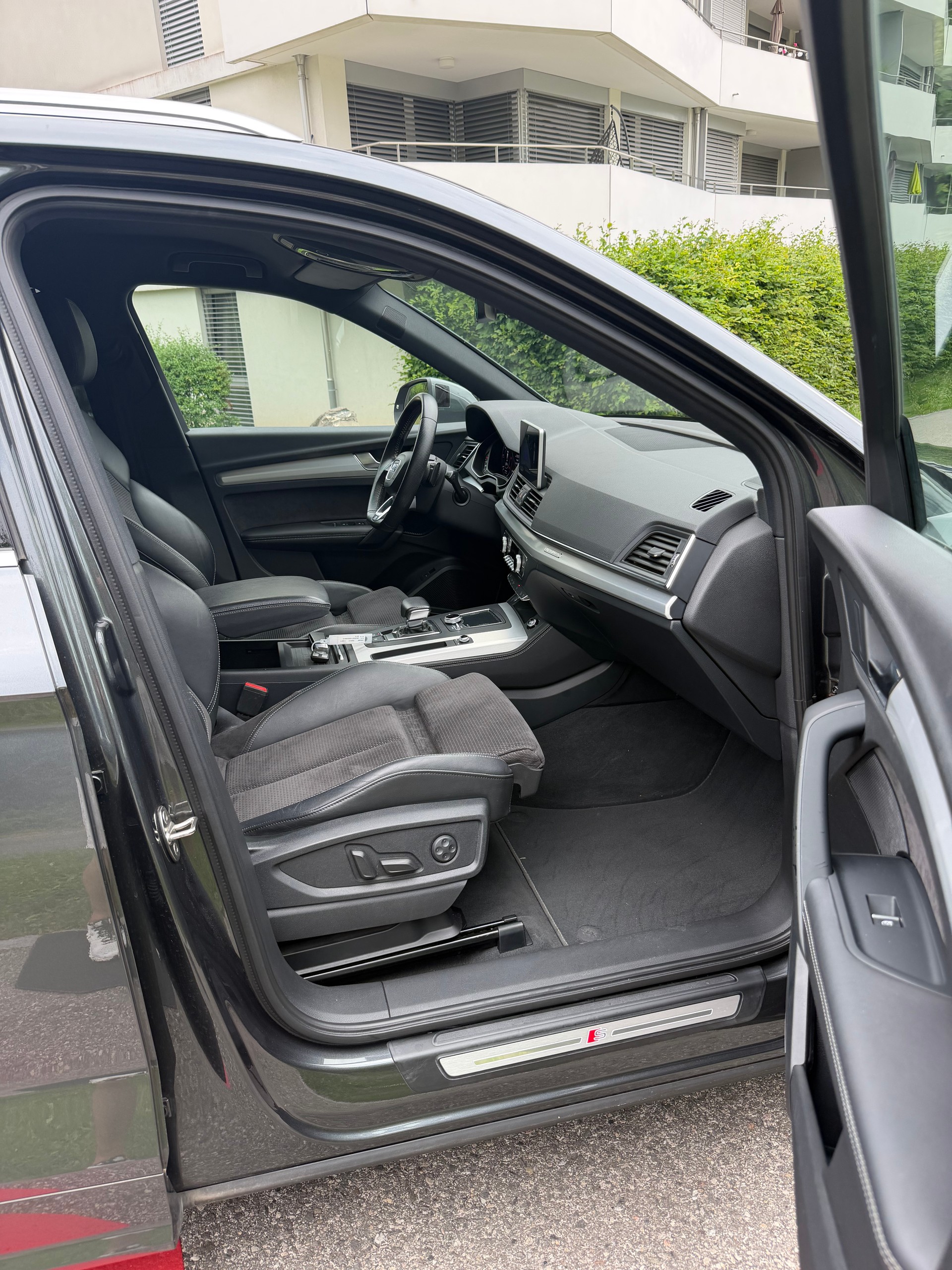 AUDI Q5 2.0 TDI sport quattro S-tronic-image-13