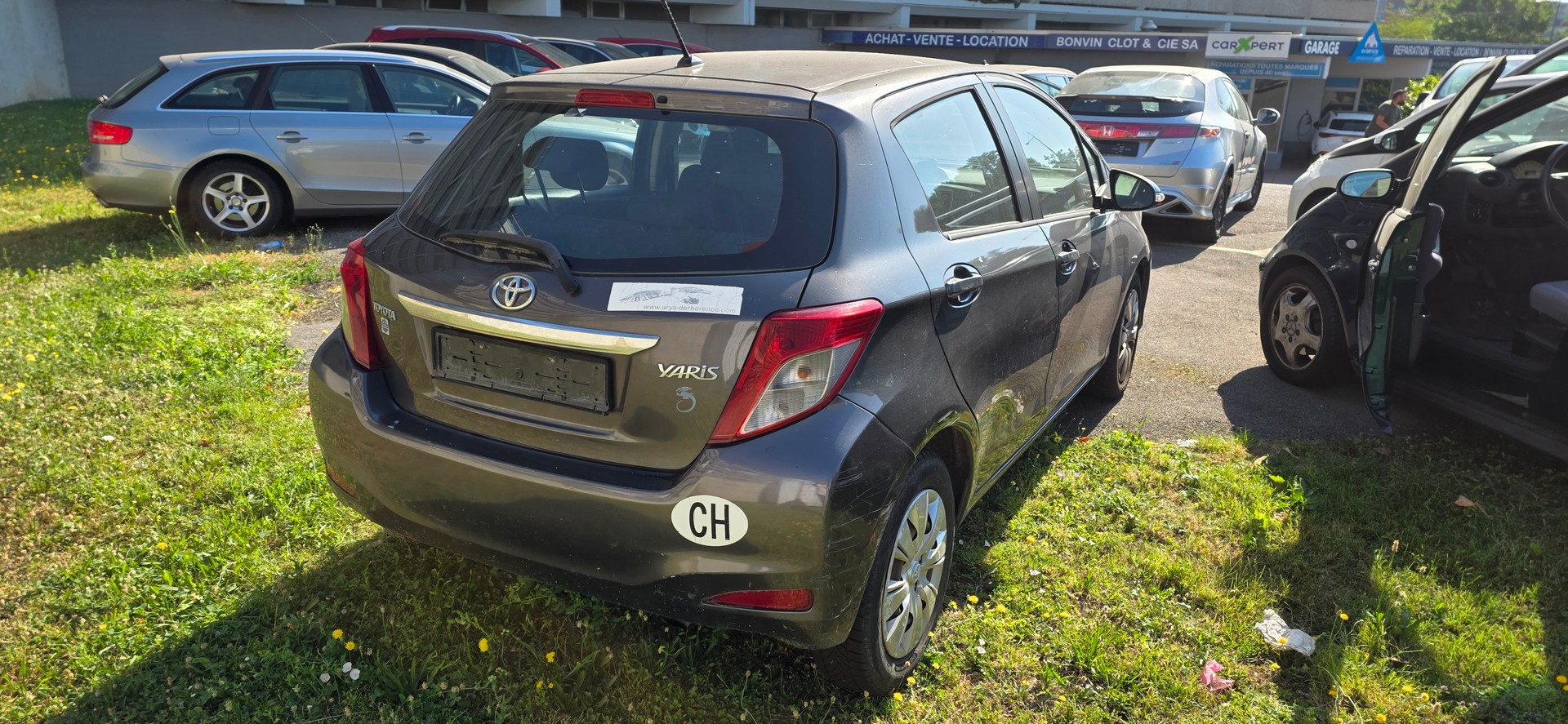 TOYOTA Yaris 1.33 Sol Premium Multidrive-image-2