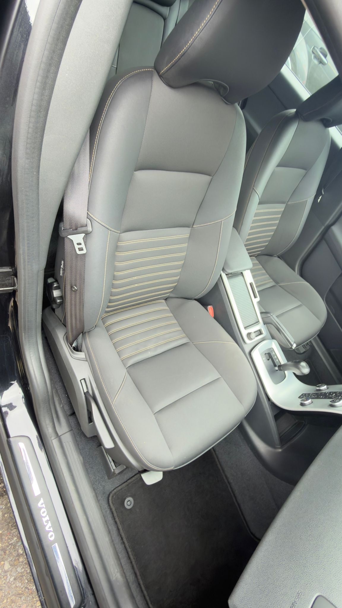 VOLVO V50 D3 Momentum Geartronic-image-12