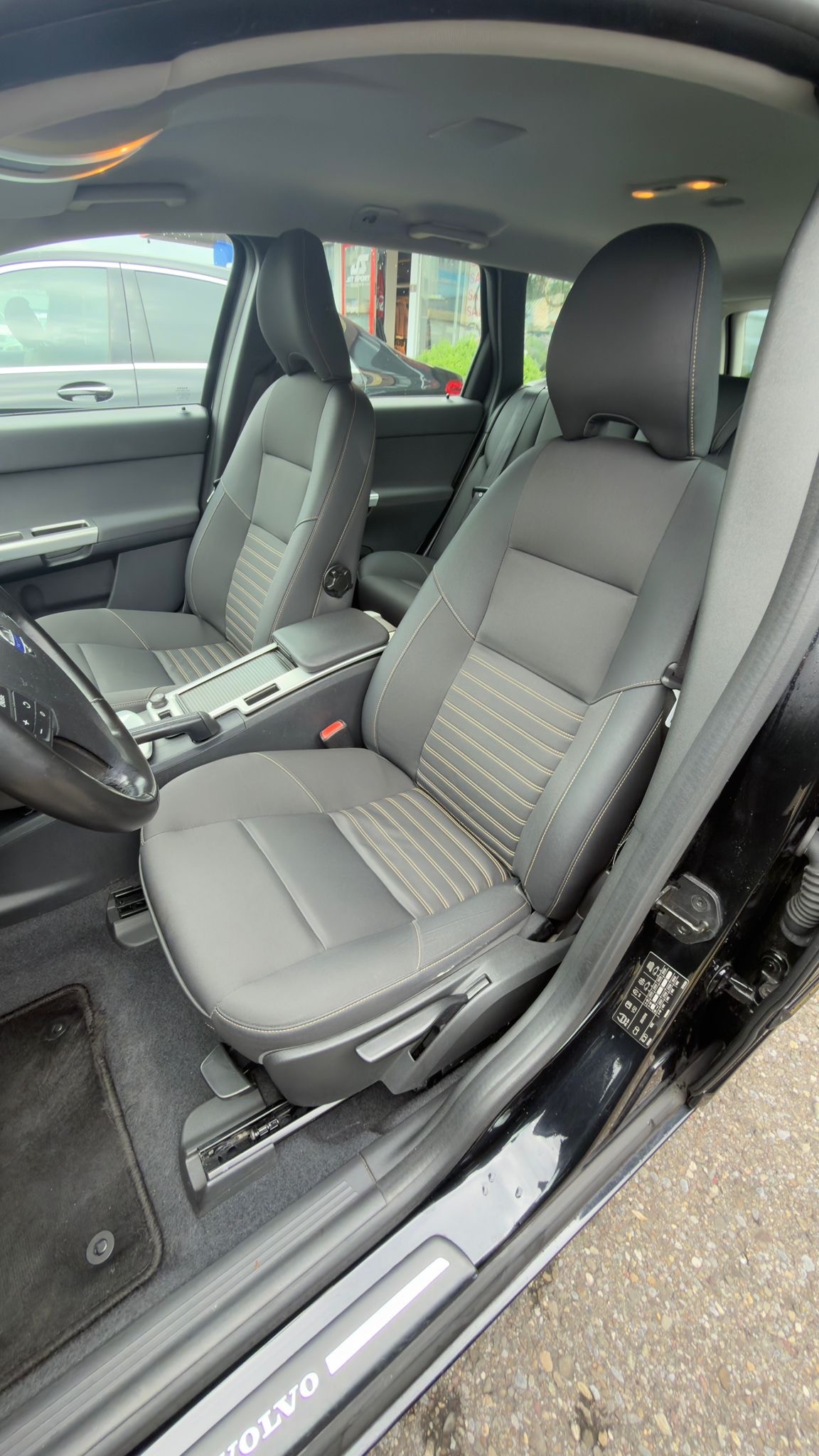 VOLVO V50 D3 Momentum Geartronic-image-9