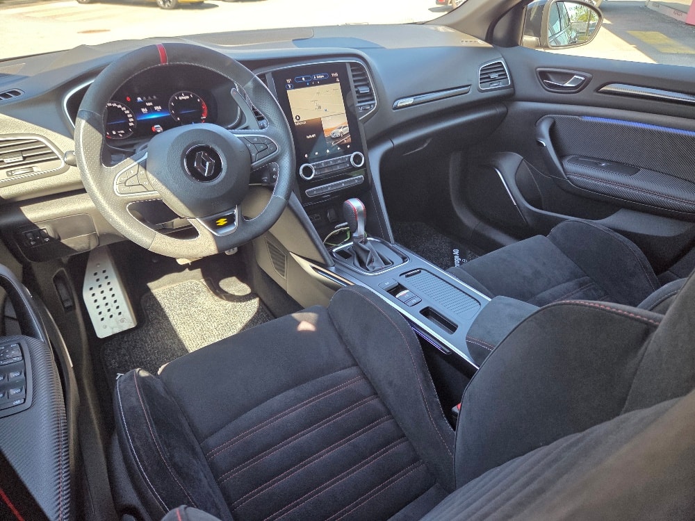 RENAULT Mégane R.S. Ultime 300 EDC-image-10