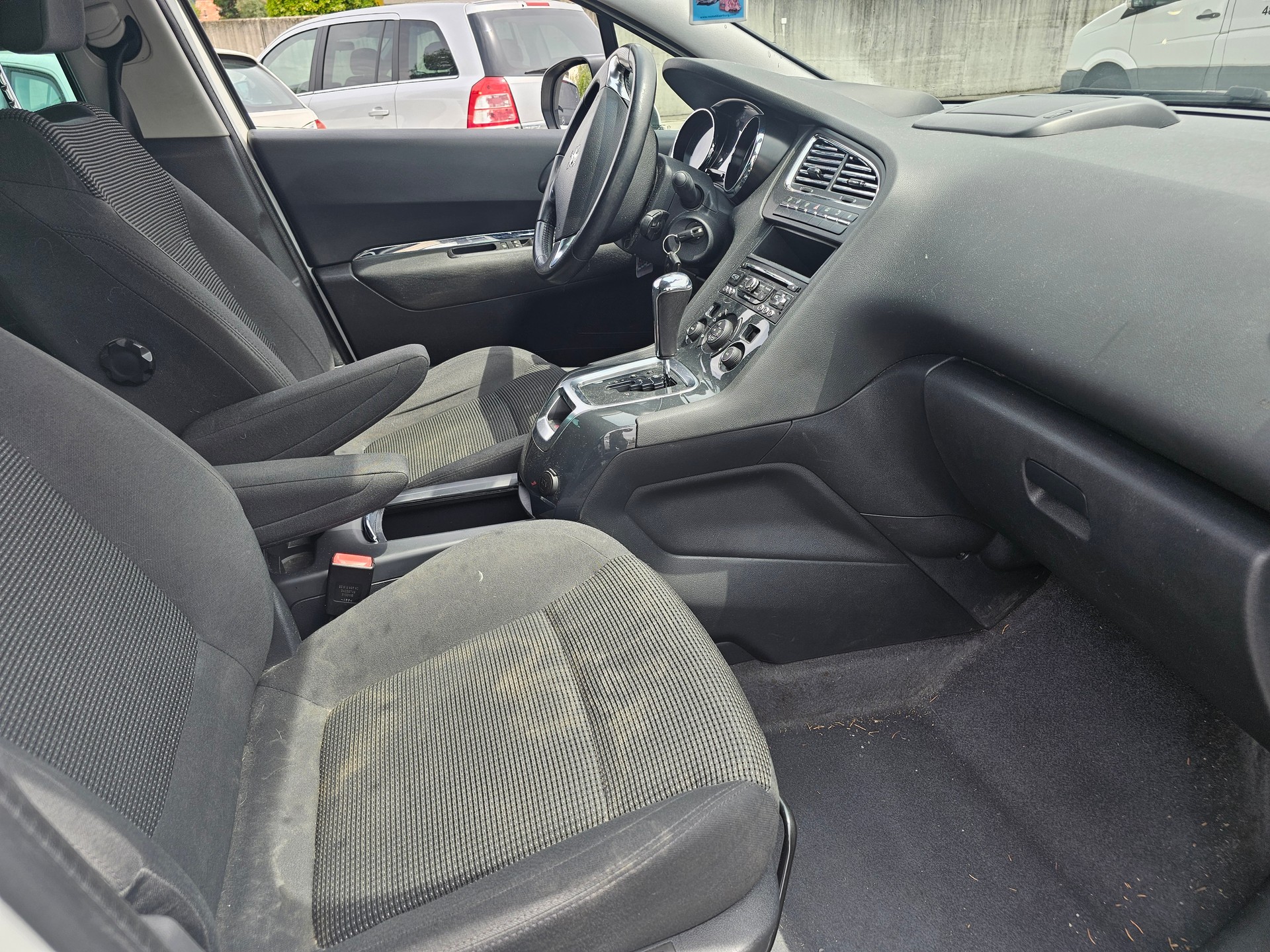 PEUGEOT 5008 2.0 HDI Style Tiptronic-image-12