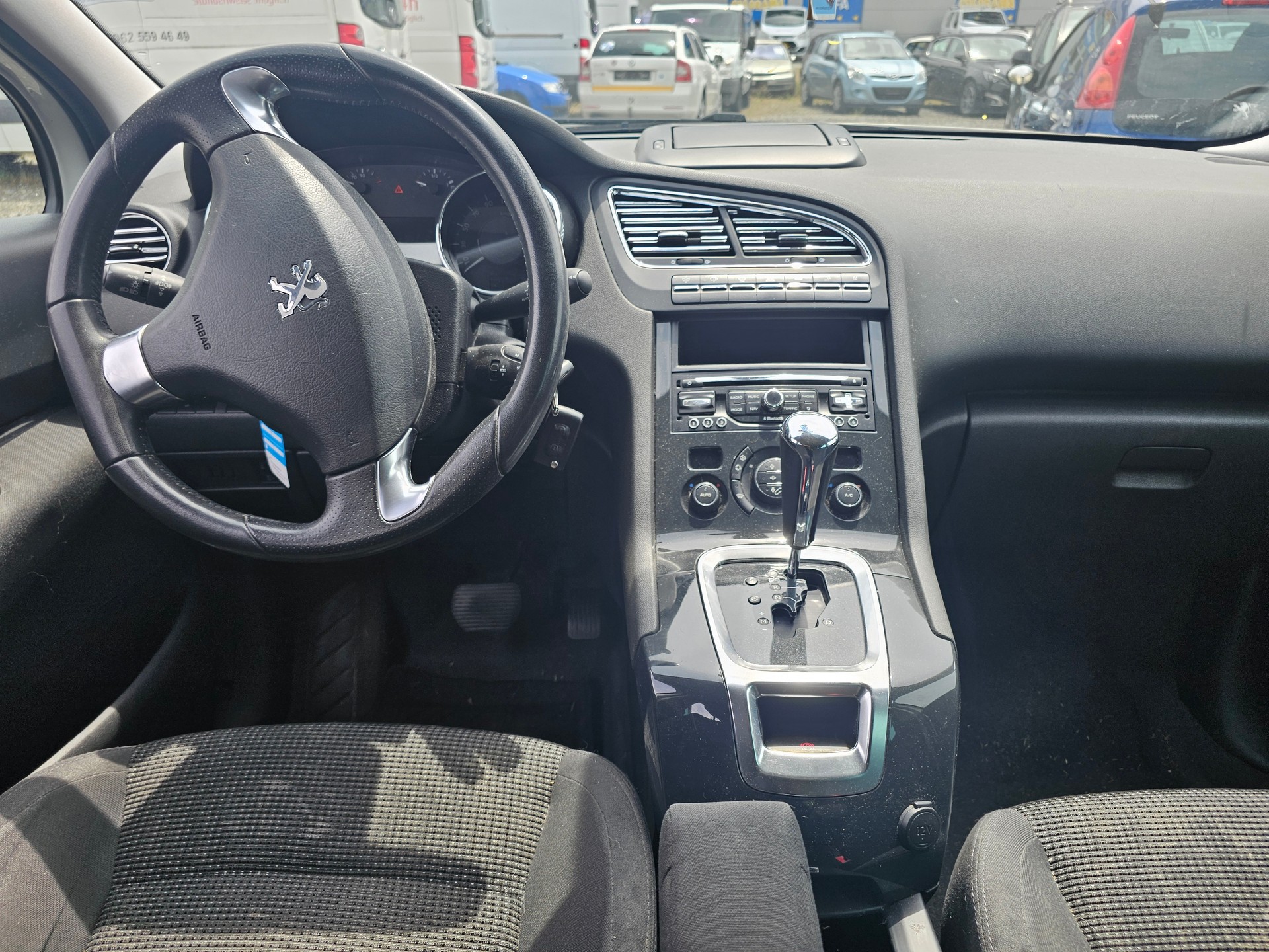 PEUGEOT 5008 2.0 HDI Style Tiptronic-image-11