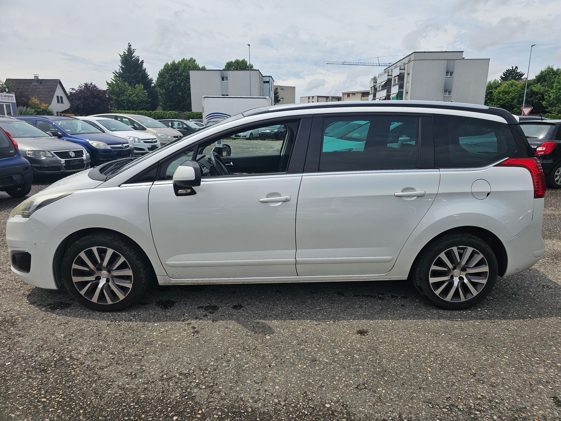PEUGEOT 5008 2.0 HDI Style Tiptronic-image-6