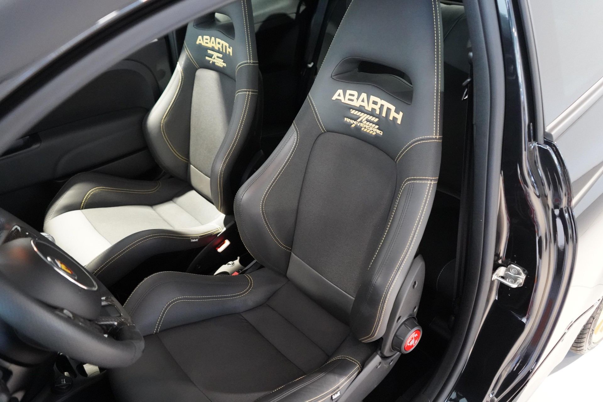 FIAT 695 Abarth 1.4 T-Jet 180 75 Anniversario-image-8