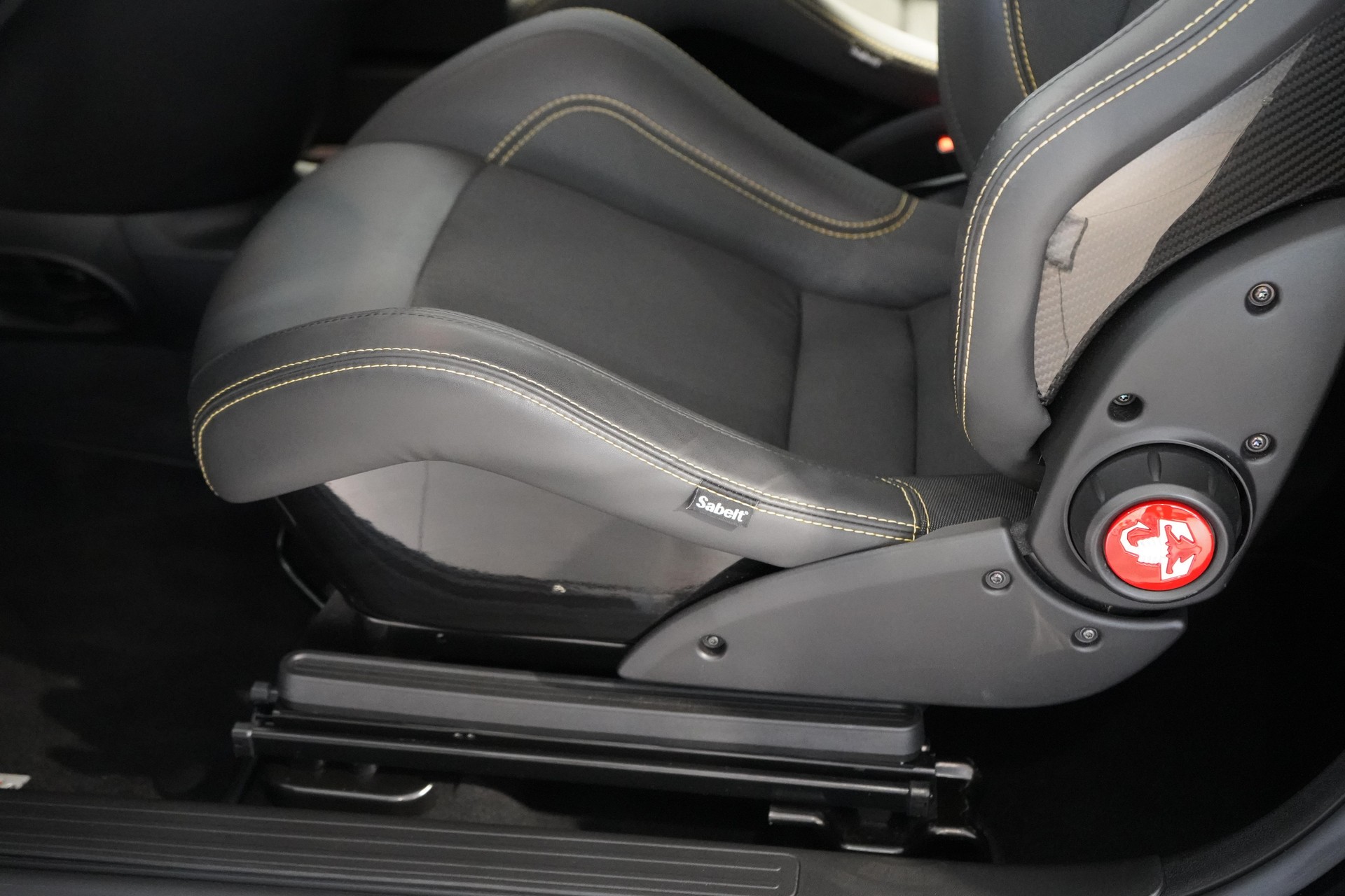 FIAT 695 Abarth 1.4 T-Jet 180 75 Anniversario-image-12
