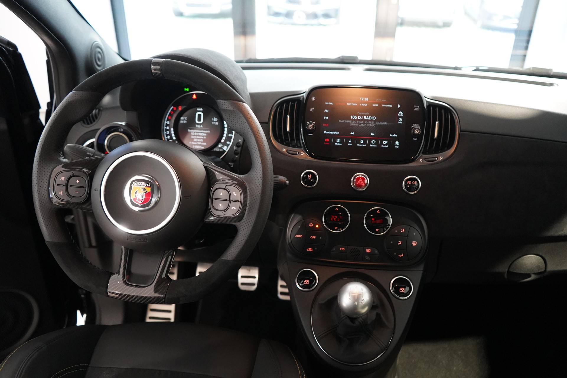FIAT 695 Abarth 1.4 T-Jet 180 75 Anniversario-image-5