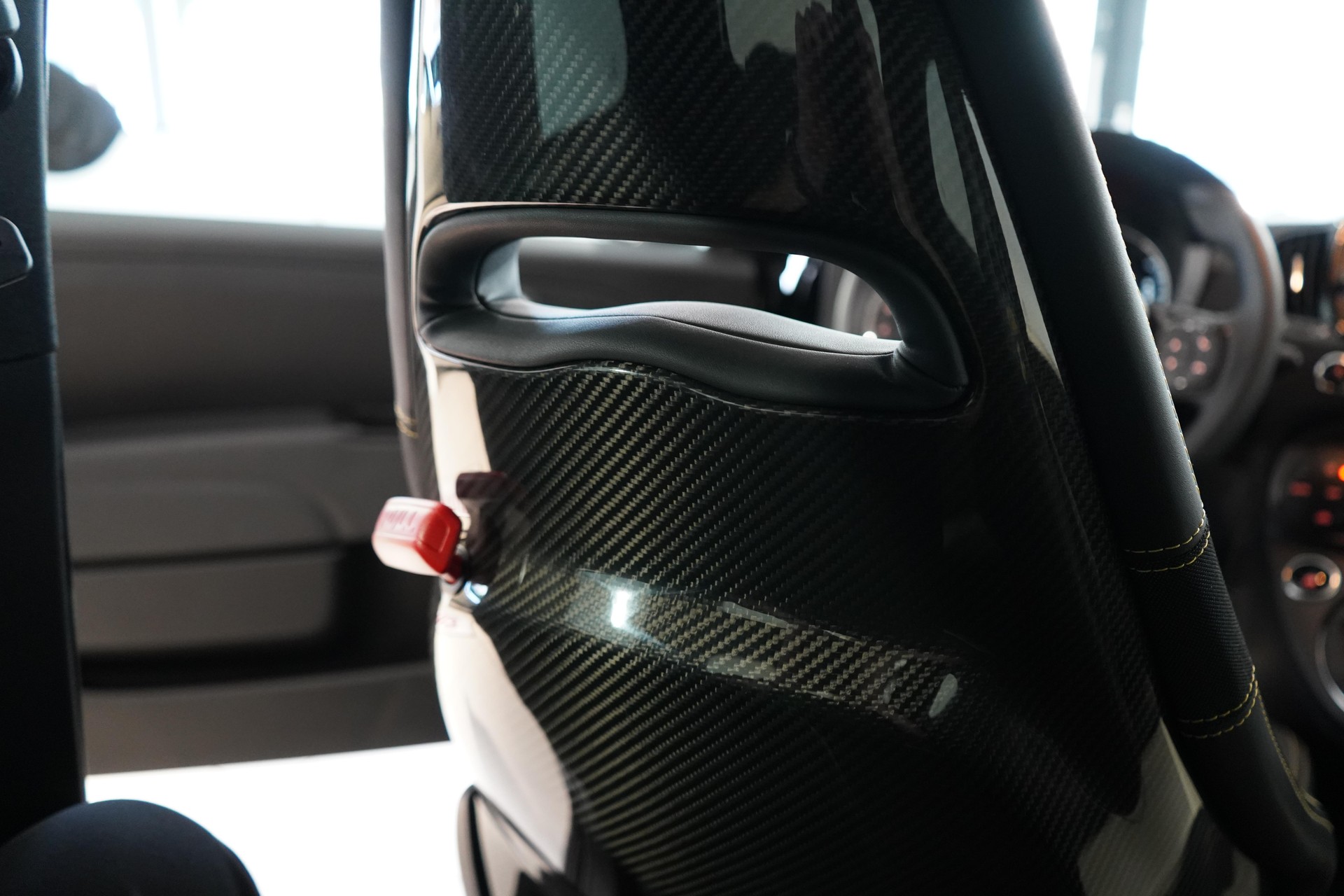 FIAT 695 Abarth 1.4 T-Jet 180 75 Anniversario-image-14