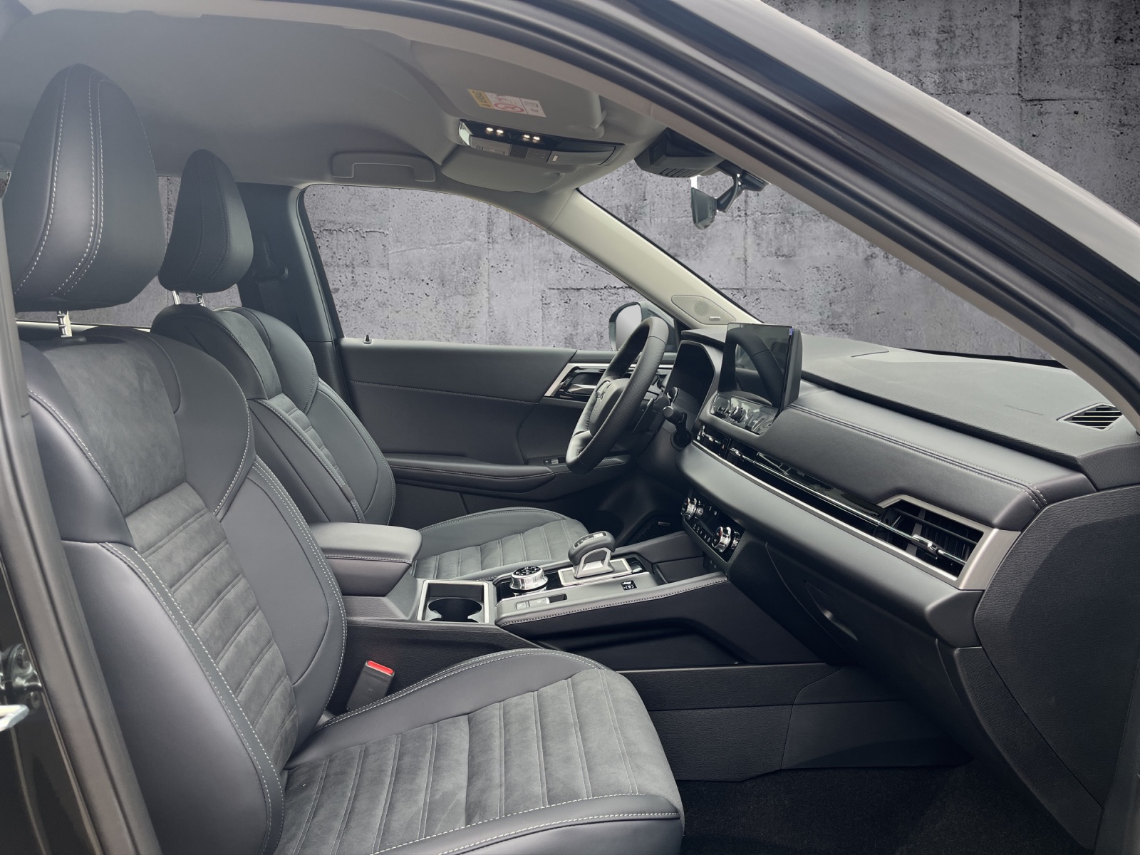 MITSUBISHI Outlander 2.4 PHEV Intense 4x4-image-12