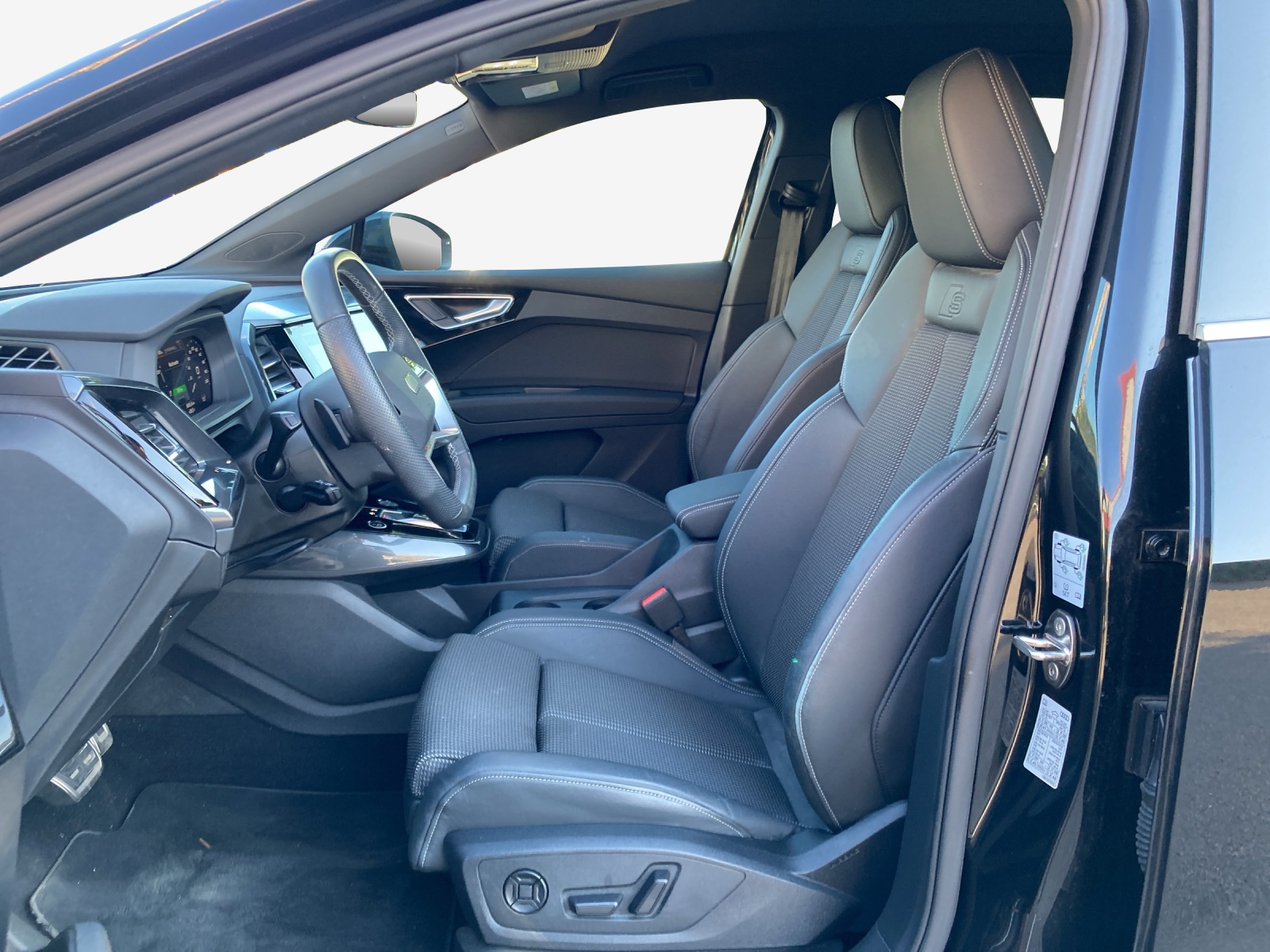 AUDI Q4 e-tron 50 quattro-image-8
