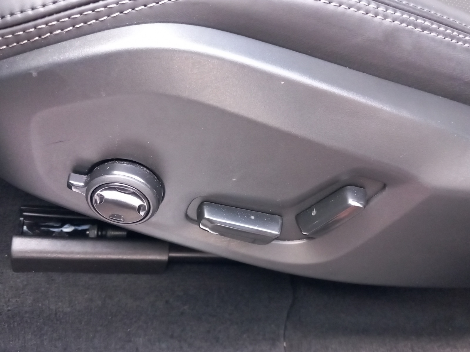 VOLVO XC60 2.0 T6 TE Plus Dark eAWD-image-19