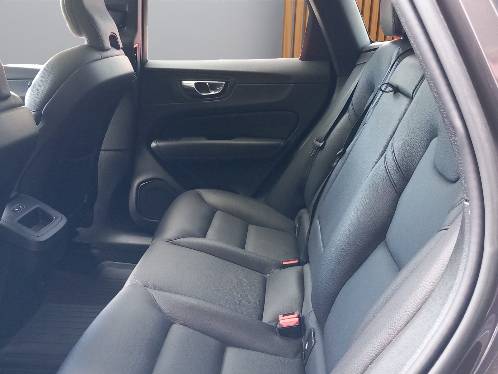 VOLVO XC60 2.0 T6 TE Plus Dark eAWD-image-9