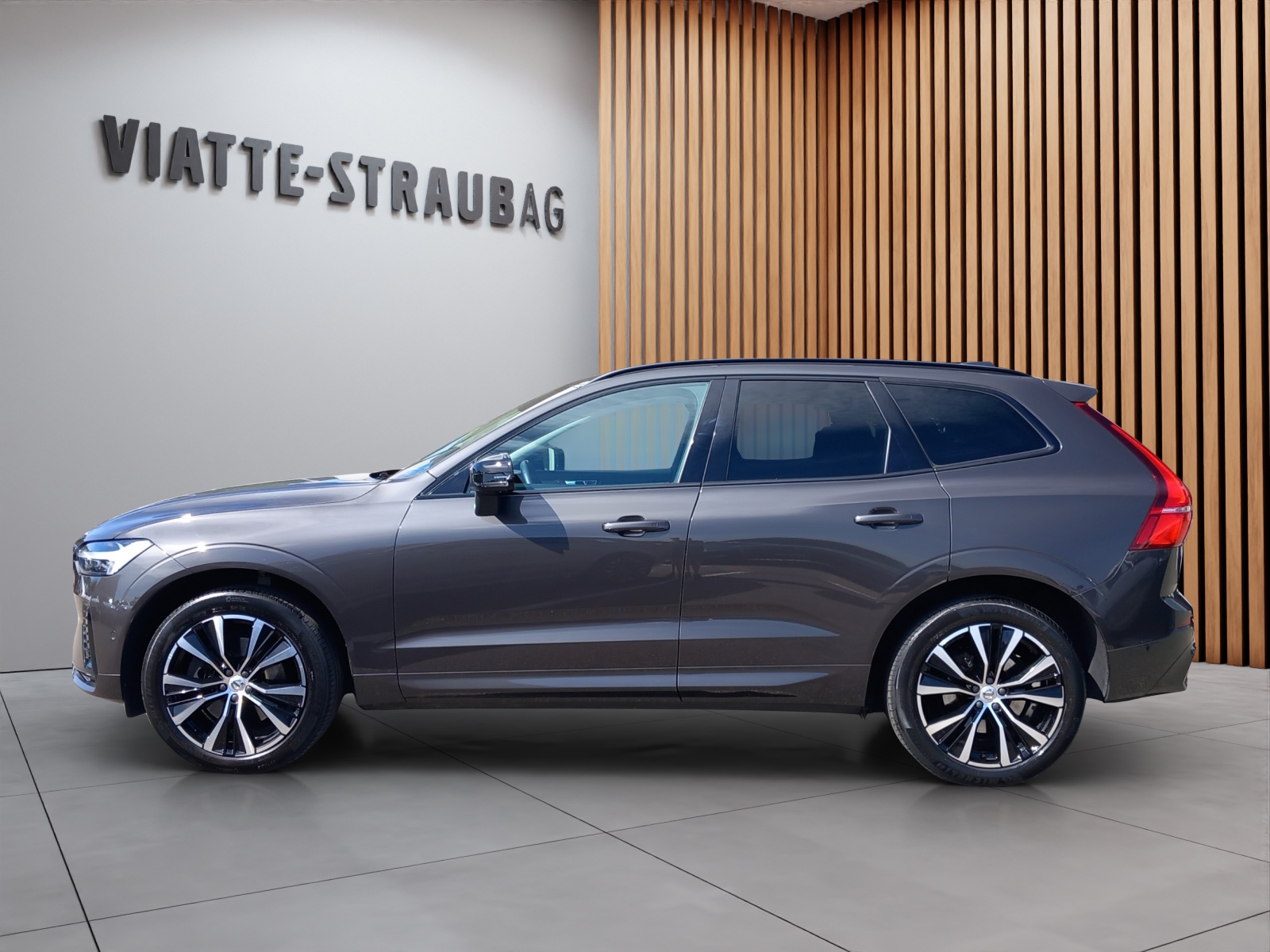 VOLVO XC60 2.0 T6 TE Plus Dark eAWD-image-1