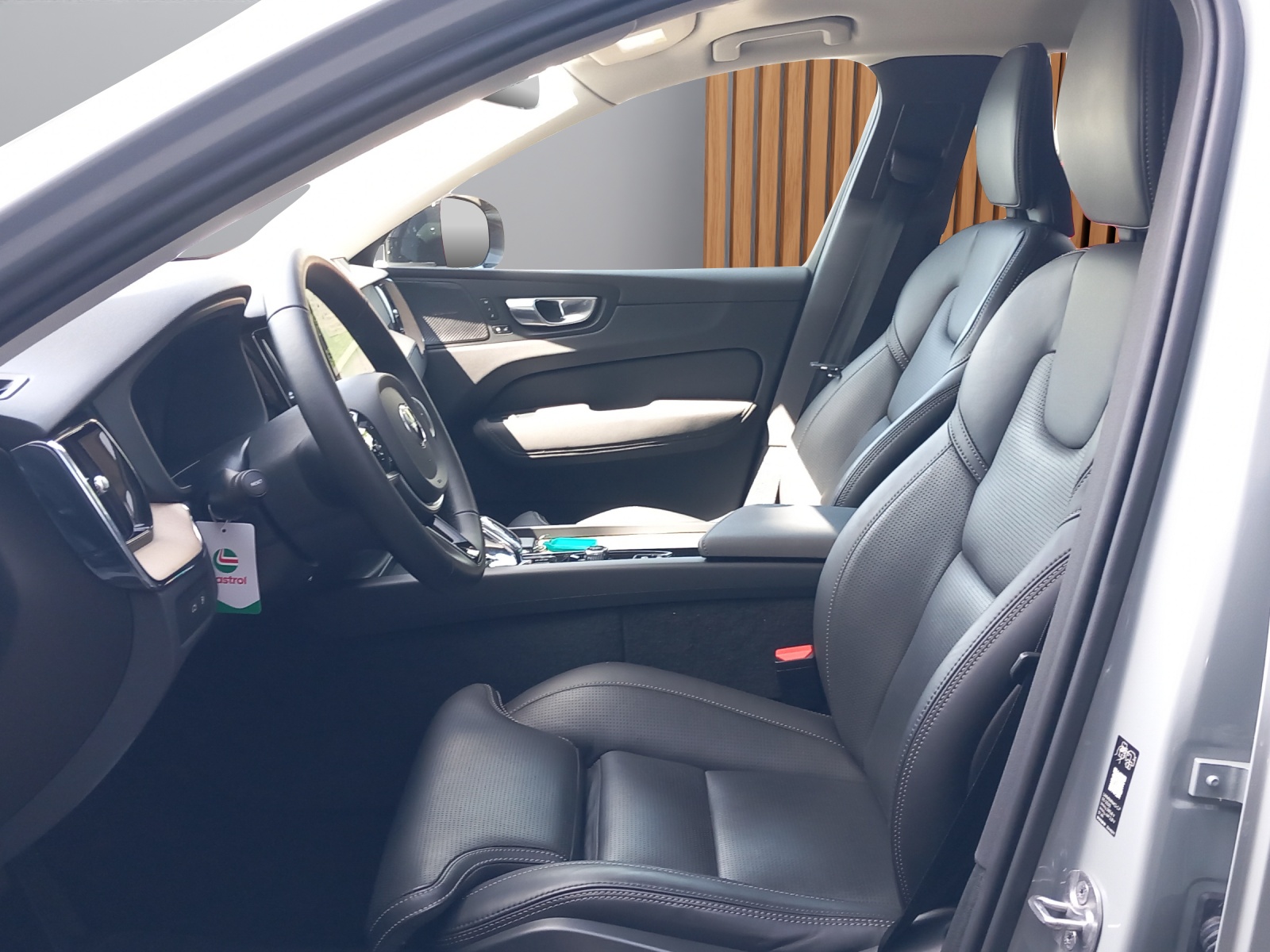 VOLVO XC60 2.0 T6 TE Plus Dark eAWD-image-8