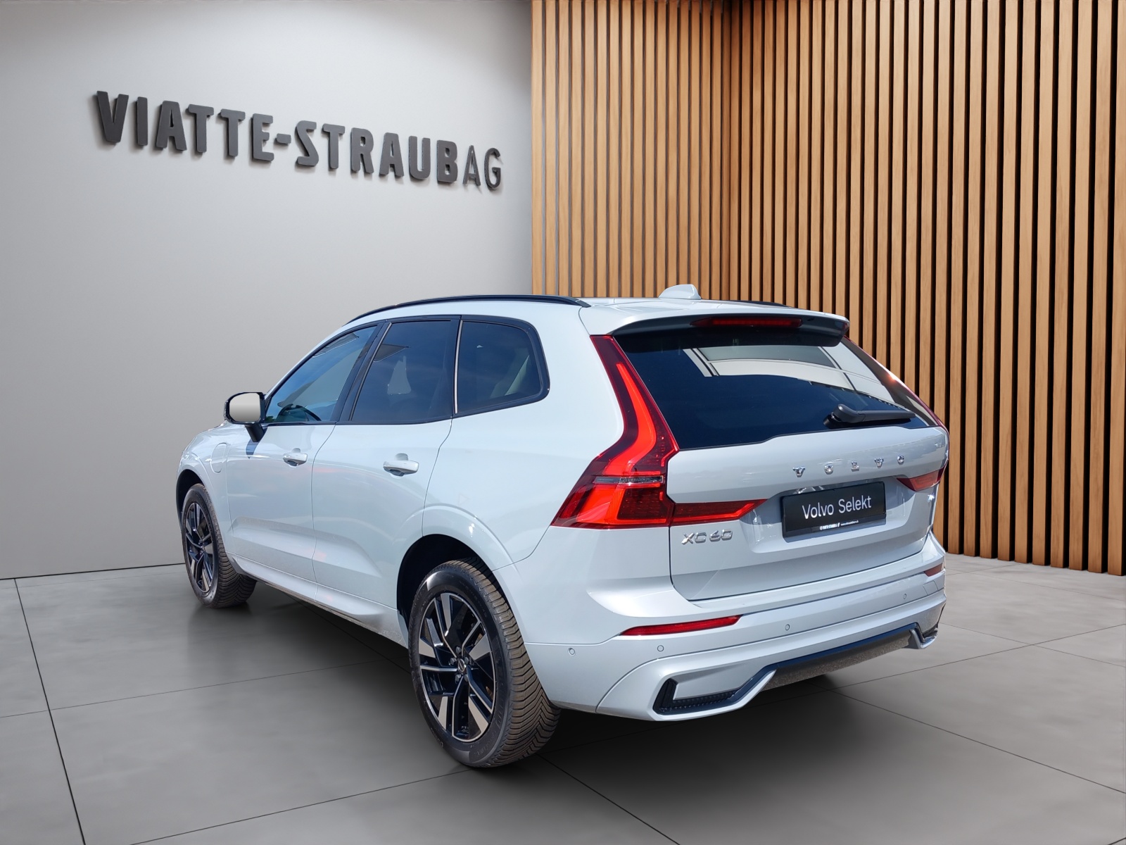 VOLVO XC60 2.0 T6 TE Plus Dark eAWD-showroom-element-2