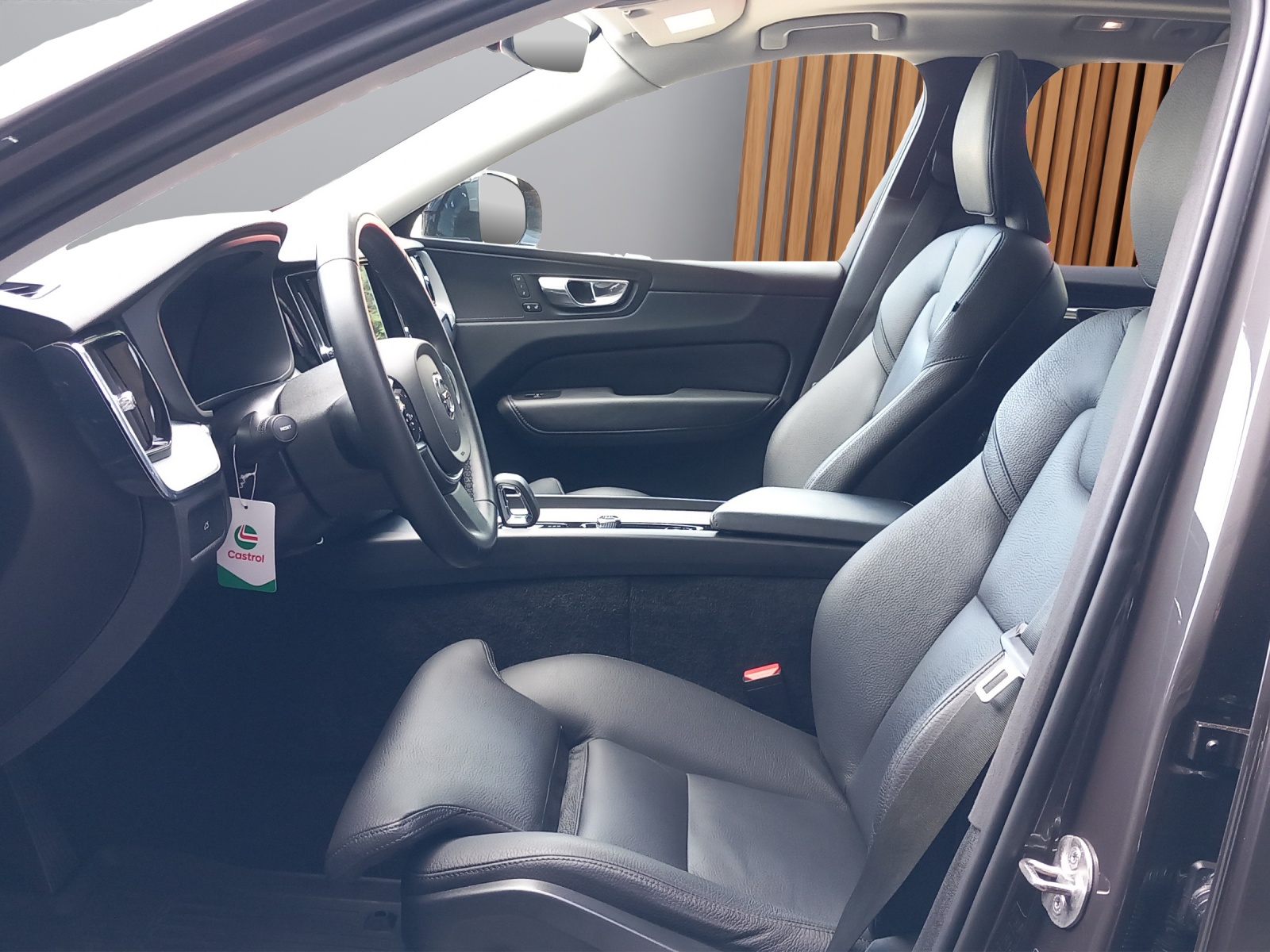 VOLVO XC60 2.0 T6 TE Plus Dark eAWD-image-8