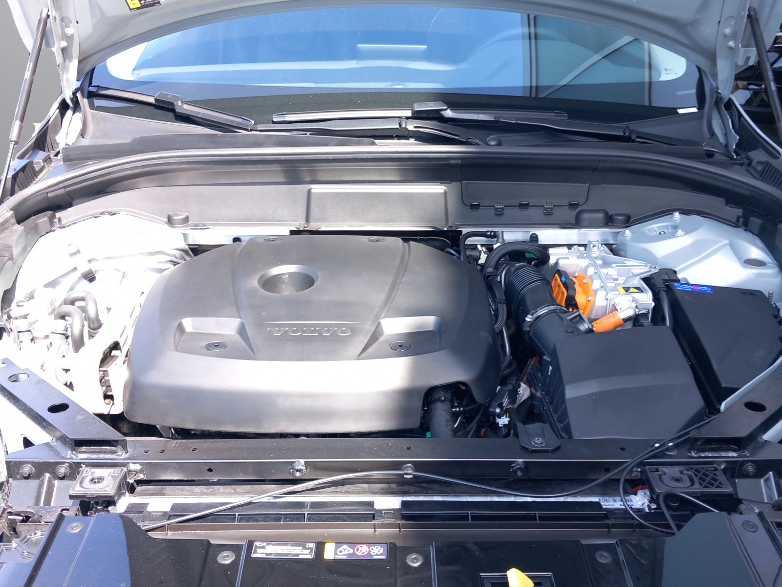 VOLVO XC60 2.0 T6 TE Plus Dark eAWD-image-26