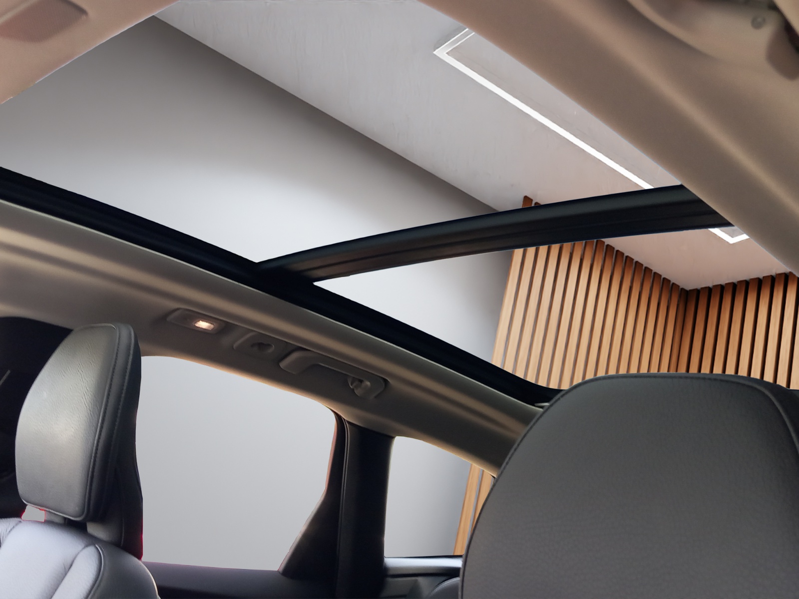 VOLVO XC60 2.0 T6 TE Plus Dark eAWD-image-16