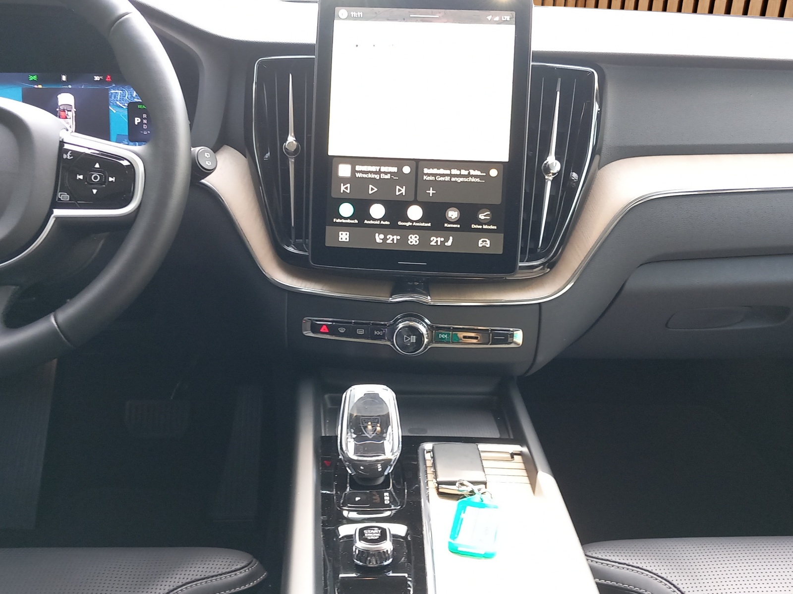 VOLVO XC60 2.0 T6 TE Plus Dark eAWD-image-16