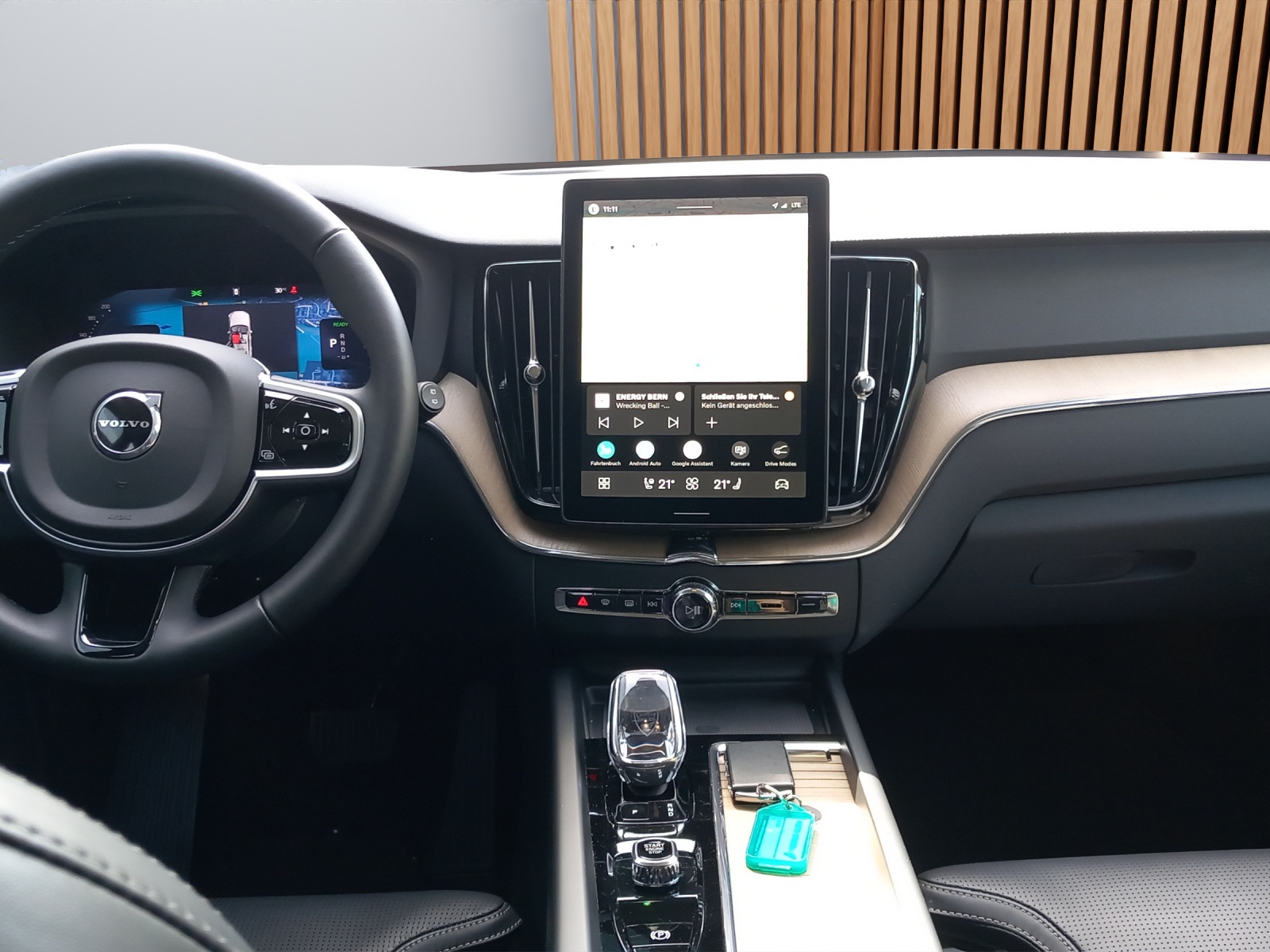 VOLVO XC60 2.0 T6 TE Plus Dark eAWD-image-12