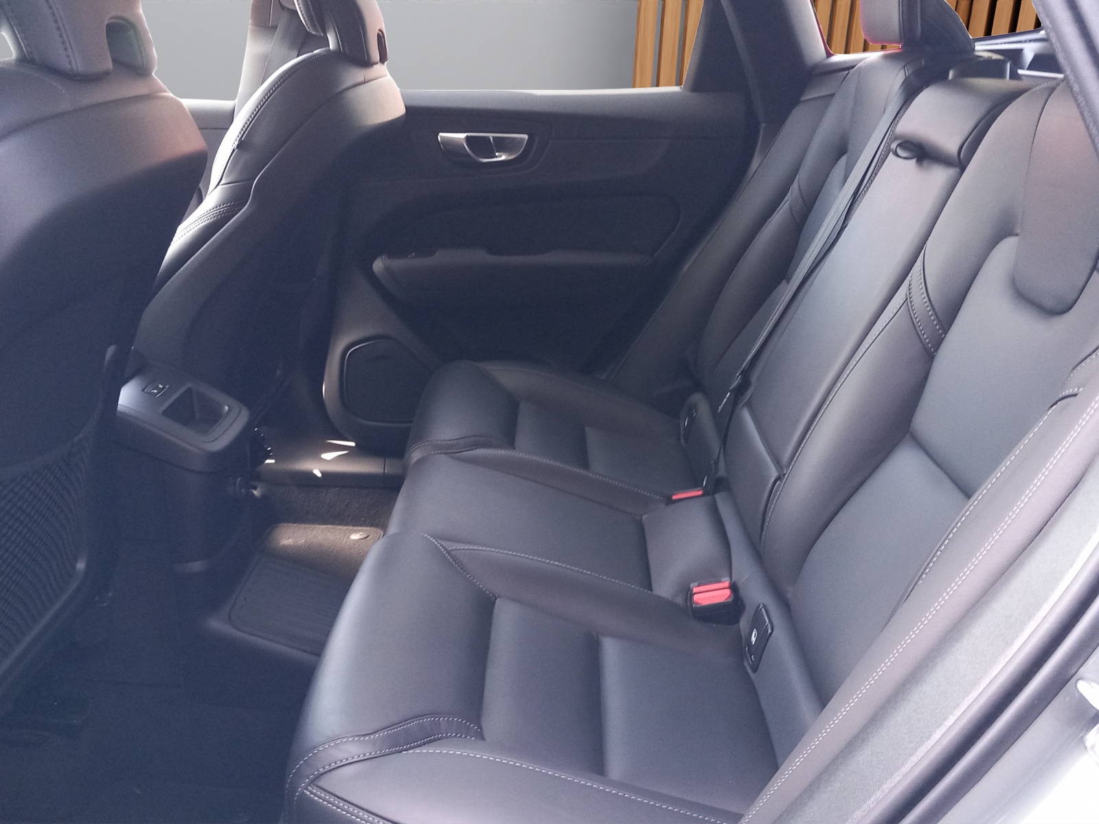 VOLVO XC60 2.0 T6 TE Plus Dark eAWD-image-9