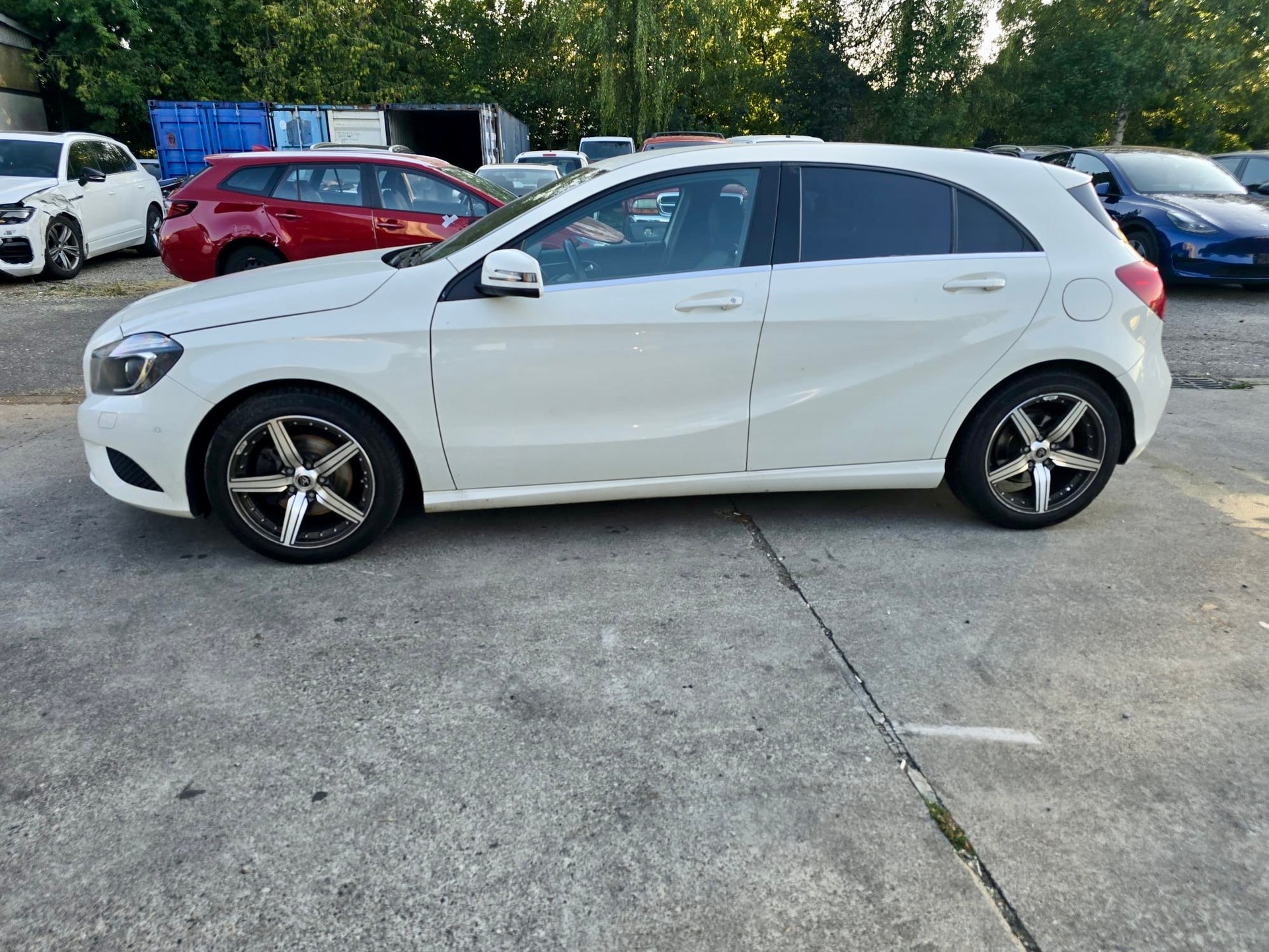 MERCEDES-BENZ A 180 Style 7G-DCT-image-5