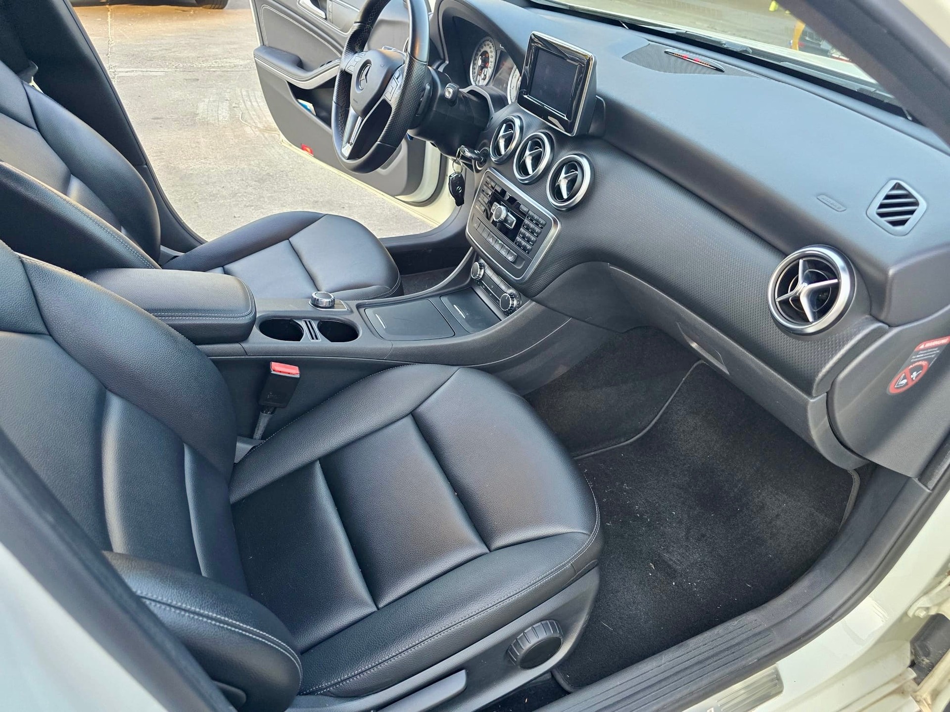 MERCEDES-BENZ A 180 Style 7G-DCT-image-11