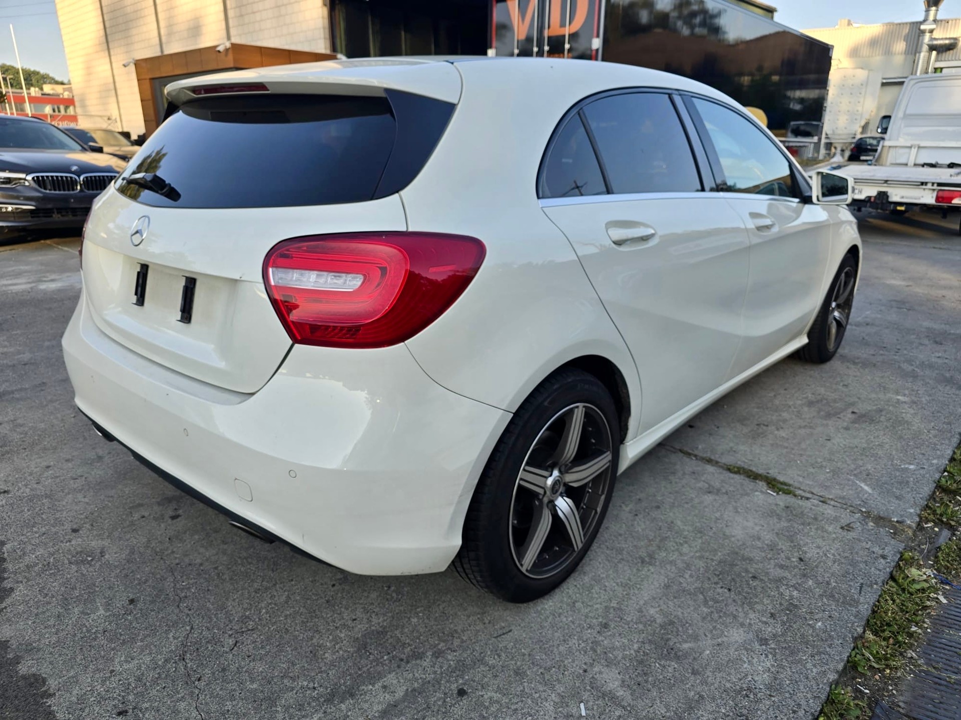 MERCEDES-BENZ A 180 Style 7G-DCT-image-3