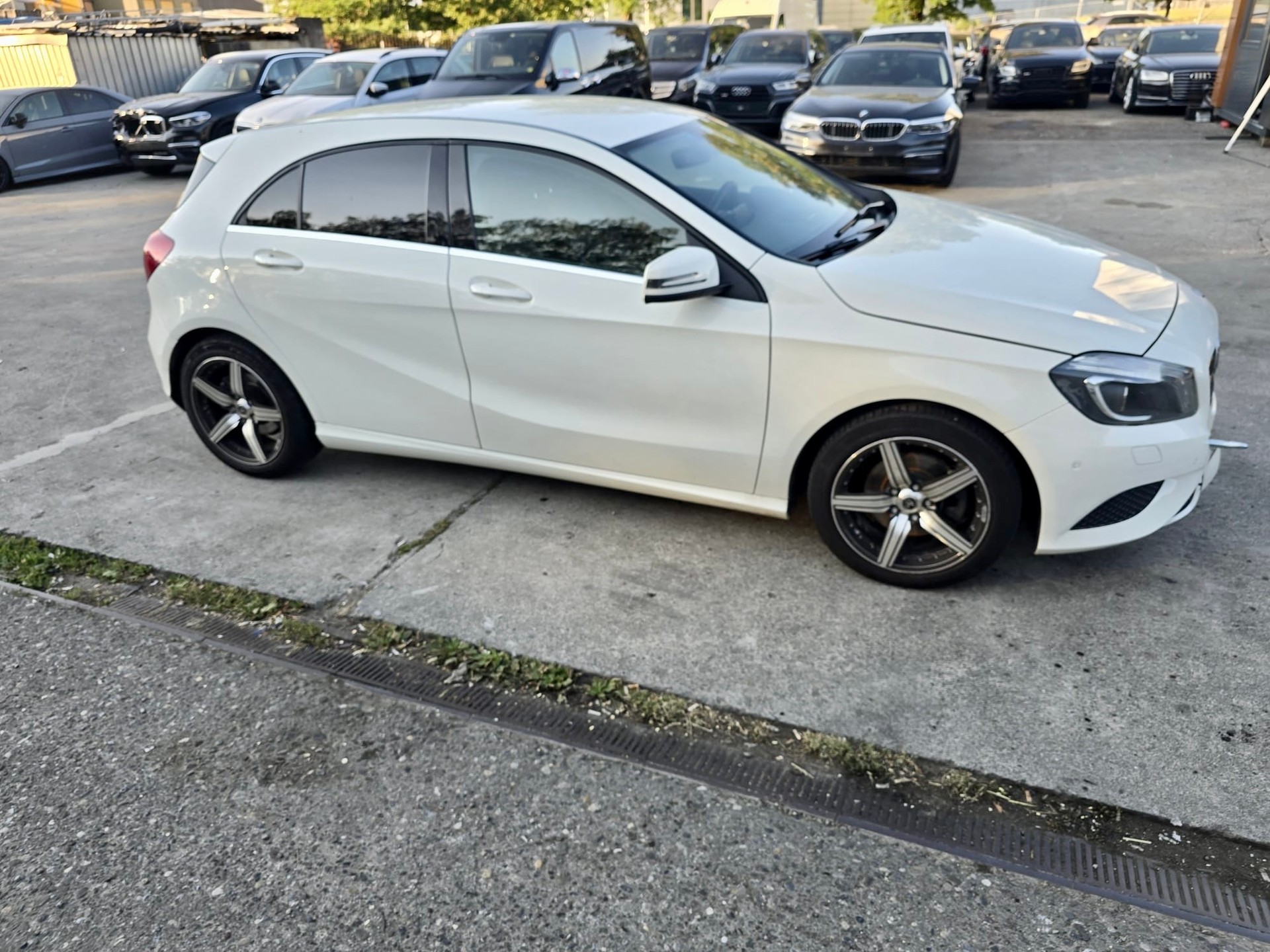MERCEDES-BENZ A 180 Style 7G-DCT-image-6
