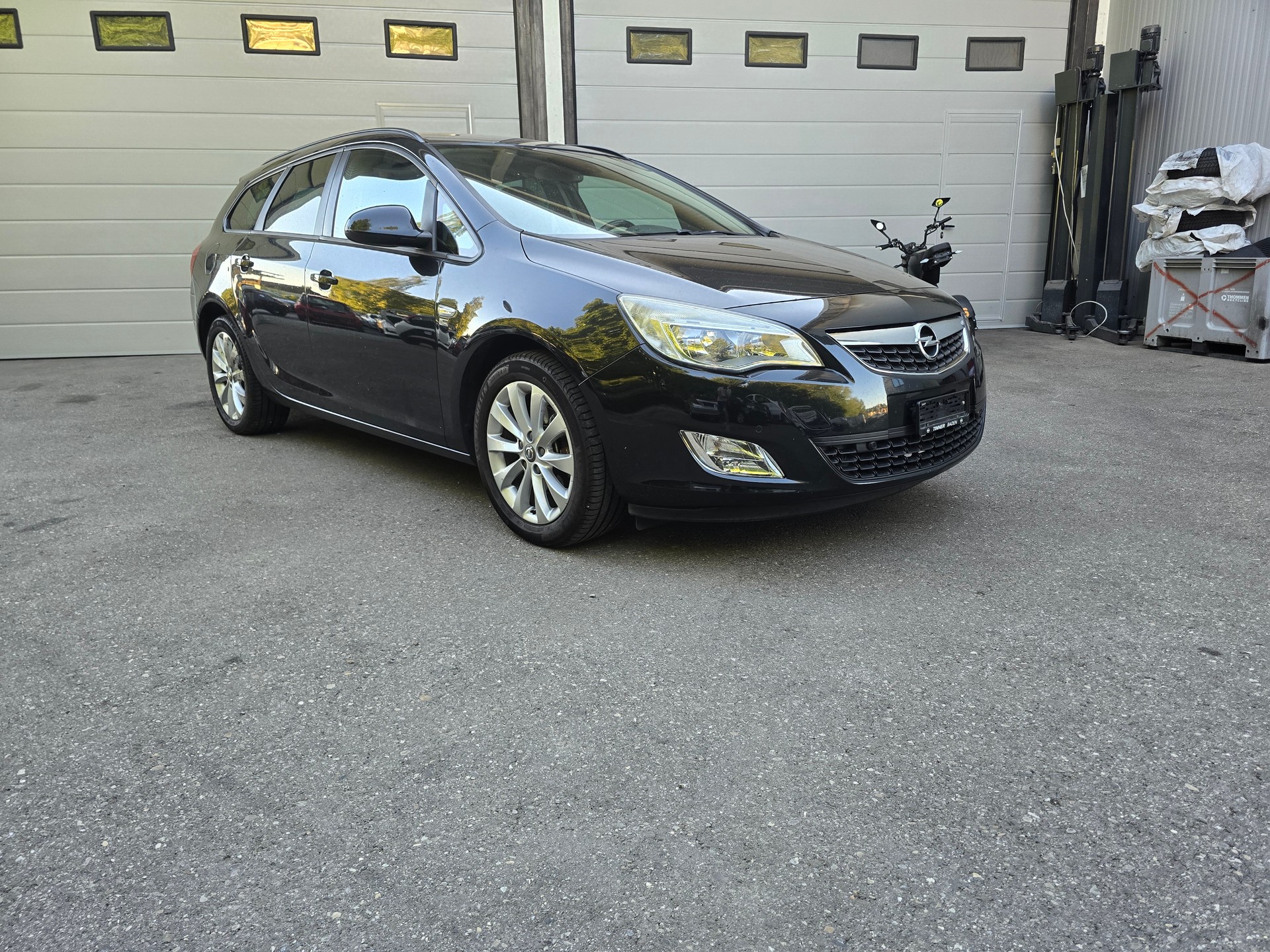 OPEL Astra SportsTourer 1.7 CDTi Anniversary Edition-image-2