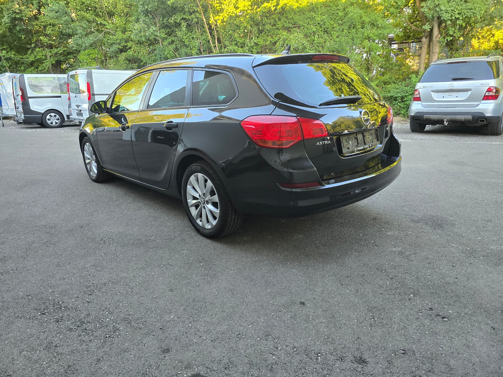 OPEL Astra SportsTourer 1.7 CDTi Anniversary Edition-image-6