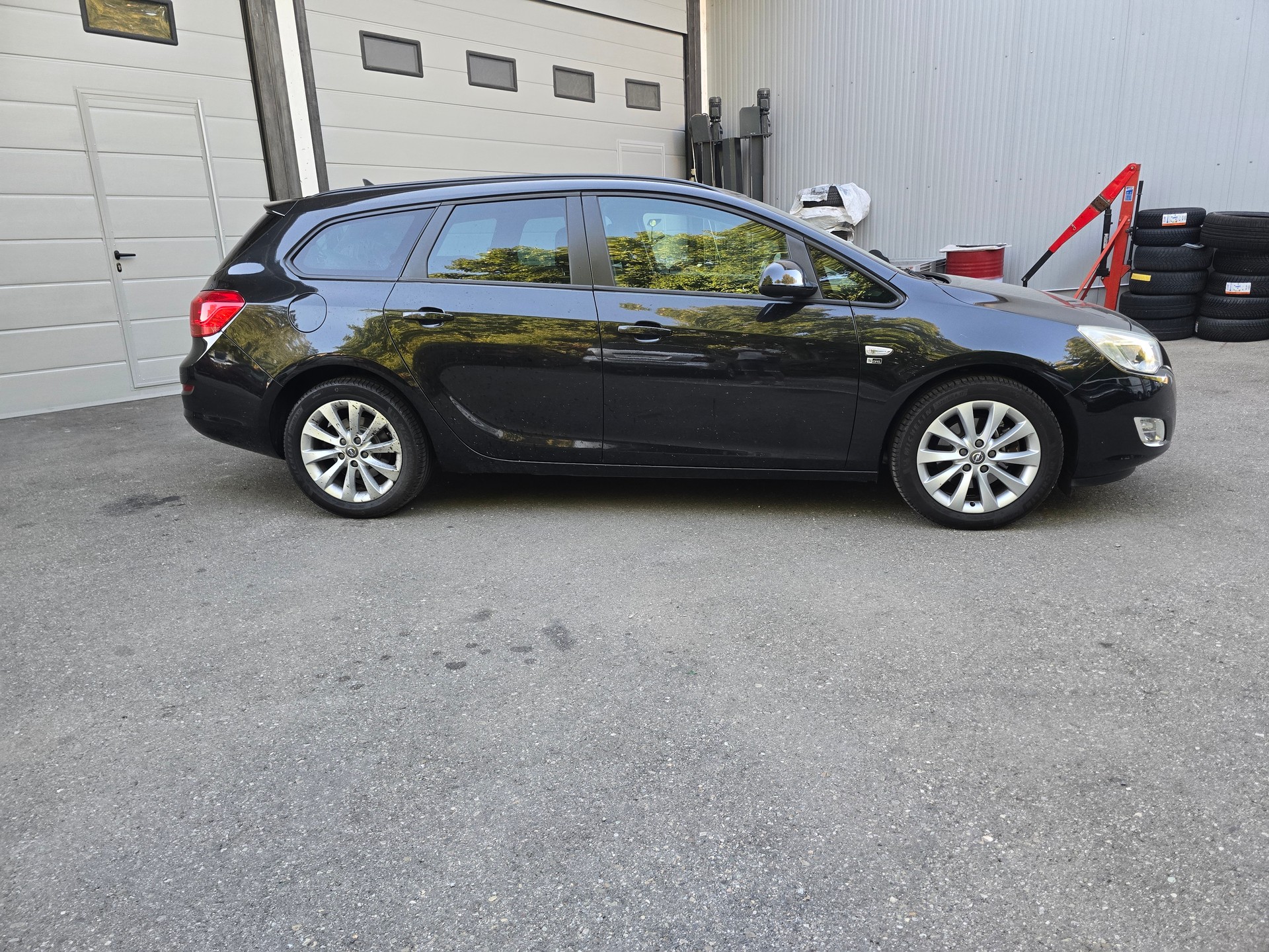OPEL Astra SportsTourer 1.7 CDTi Anniversary Edition-image-3