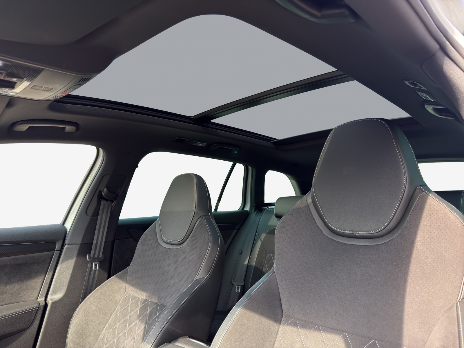 SKODA Superb Combi 2.0 TSI SportLine 4x4 DSG-image-14