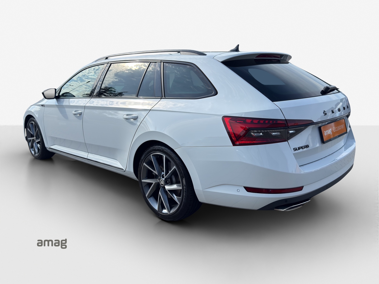 SKODA Superb Combi 2.0 TSI SportLine 4x4 DSG-image-2