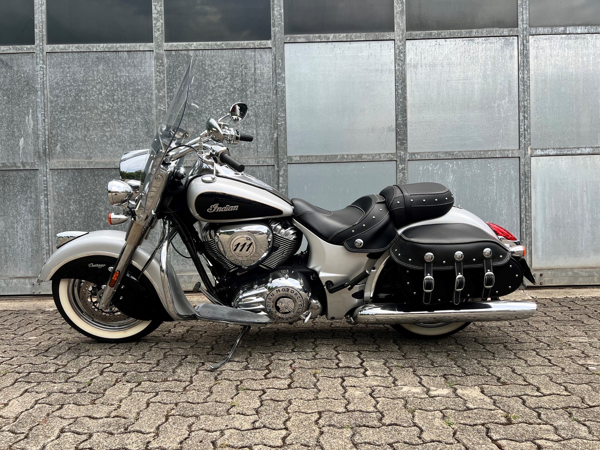 INDIAN Chief Vintage-showroom-element-1