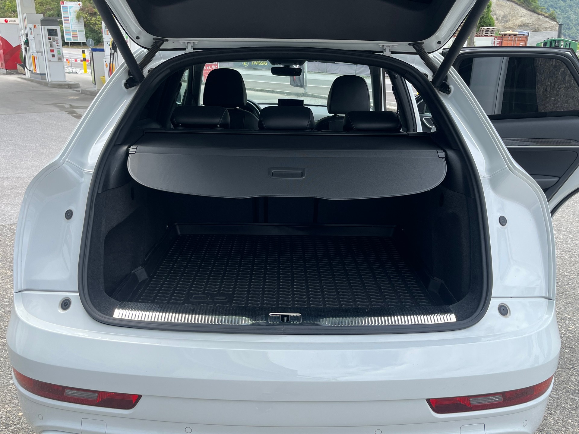 AUDI RS Q3 2.5 TFSI performance quattro S-tronic-image-10
