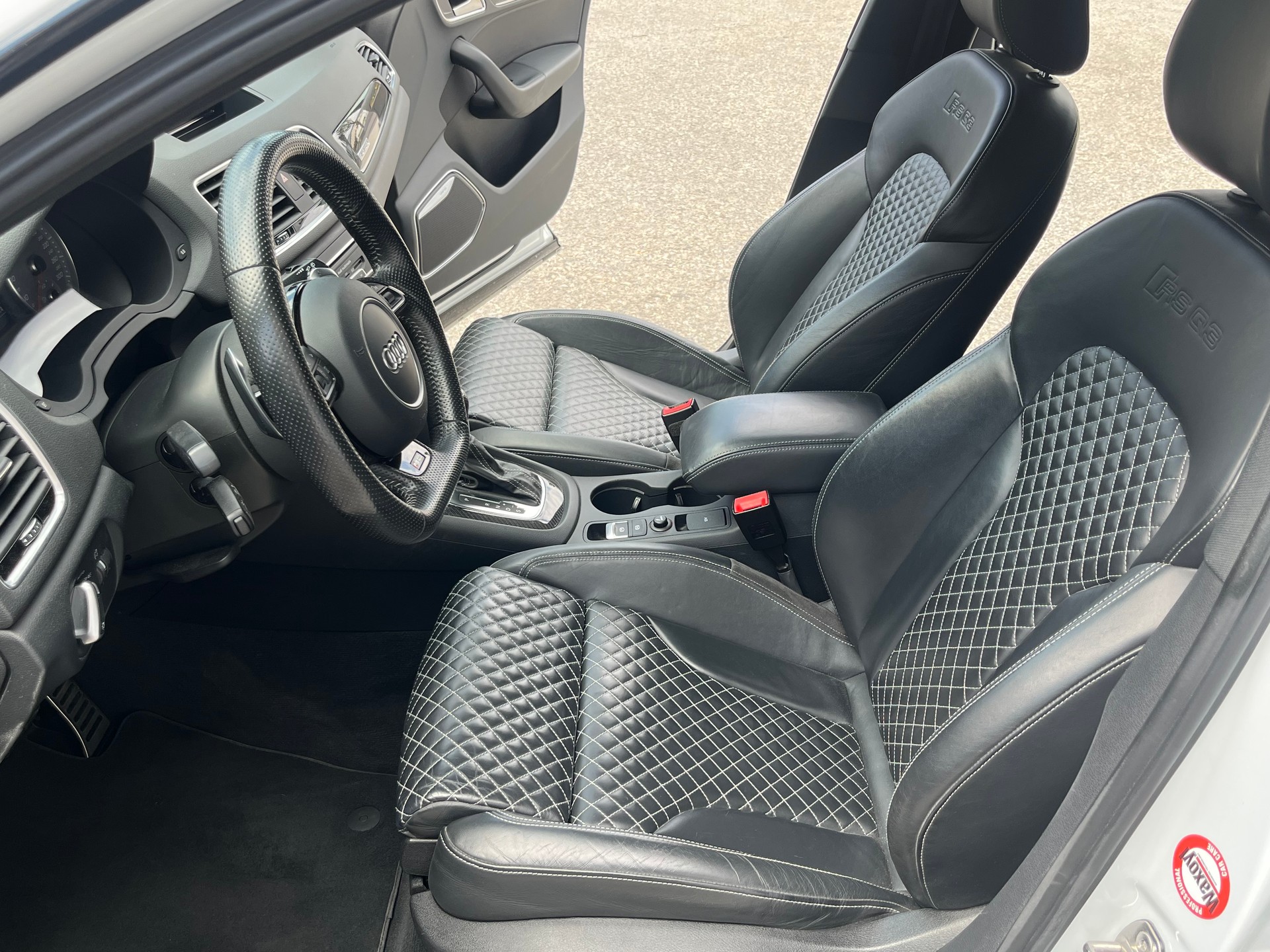 AUDI RS Q3 2.5 TFSI performance quattro S-tronic-image-8