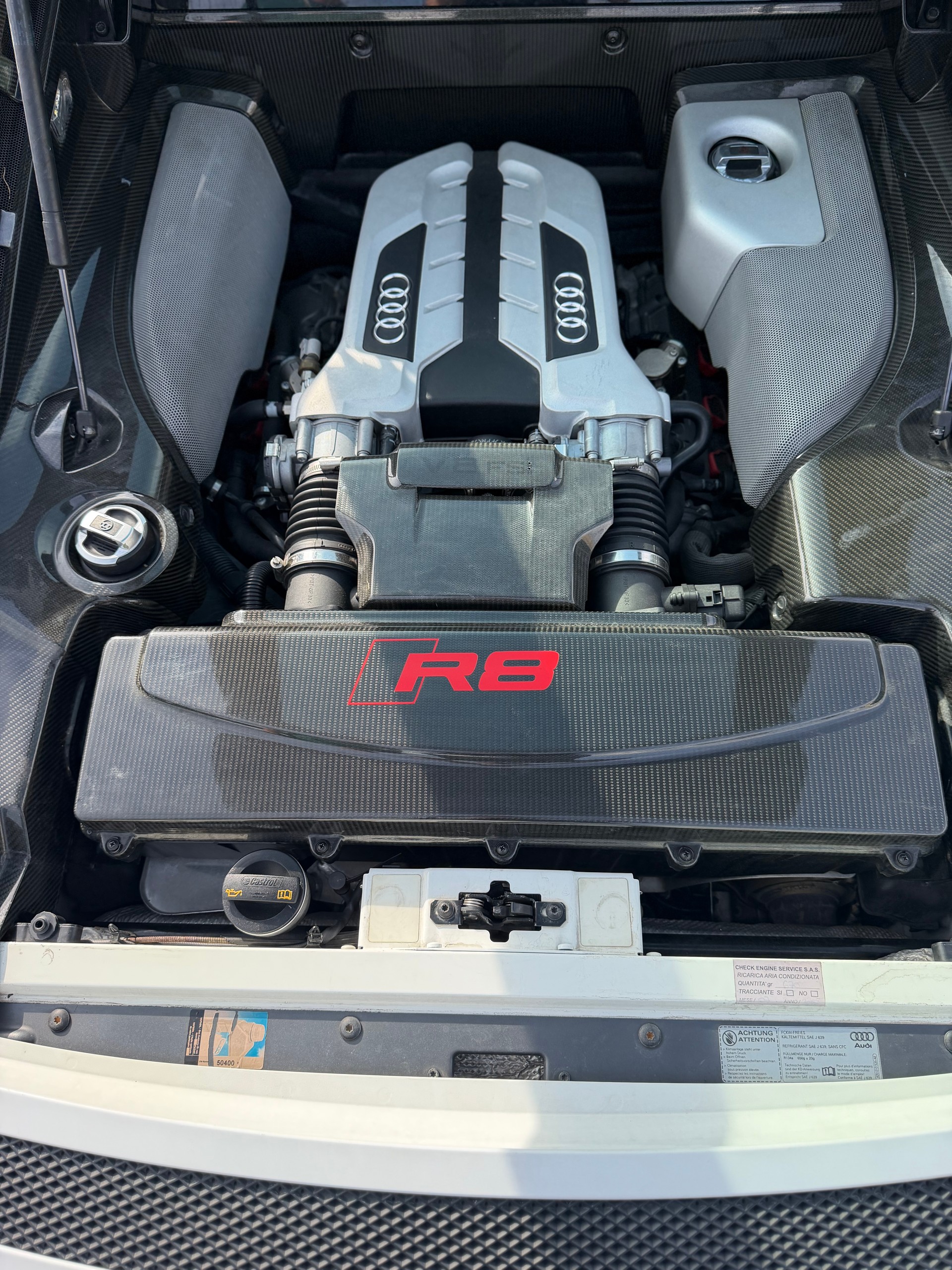 AUDI R8 Quattro Coupé 4.2-image-9