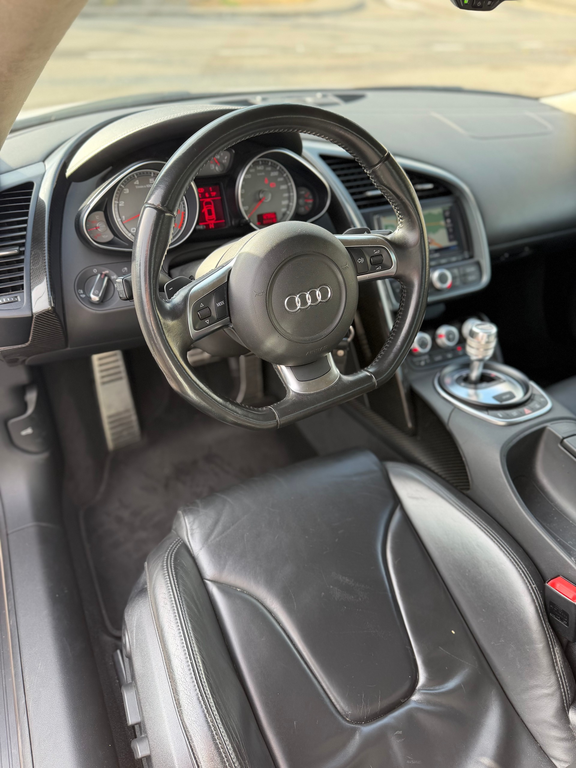 AUDI R8 Quattro Coupé 4.2-image-12