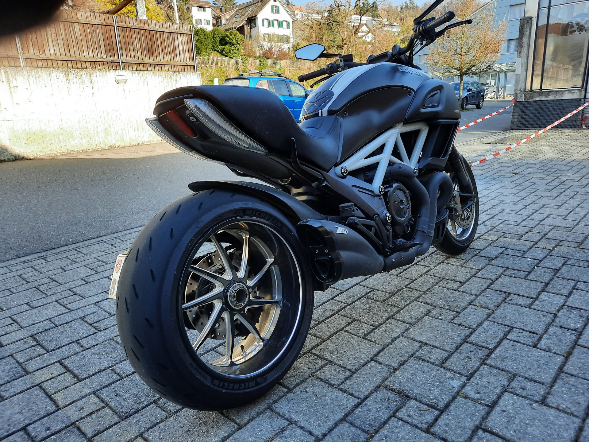 DUCATI Diavel 1200 Carbon Red-image-3