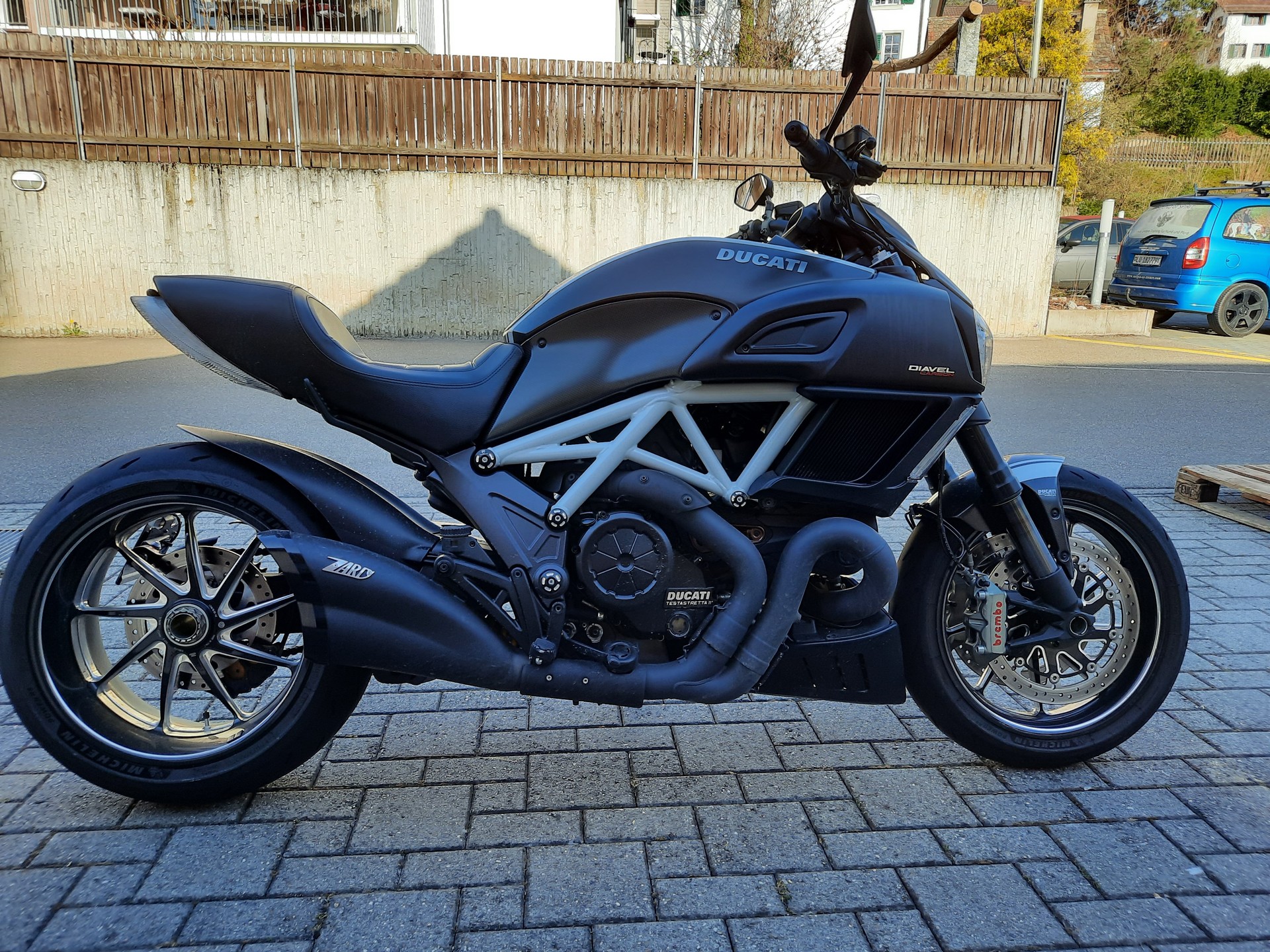DUCATI Diavel 1200 Carbon Red-image-1