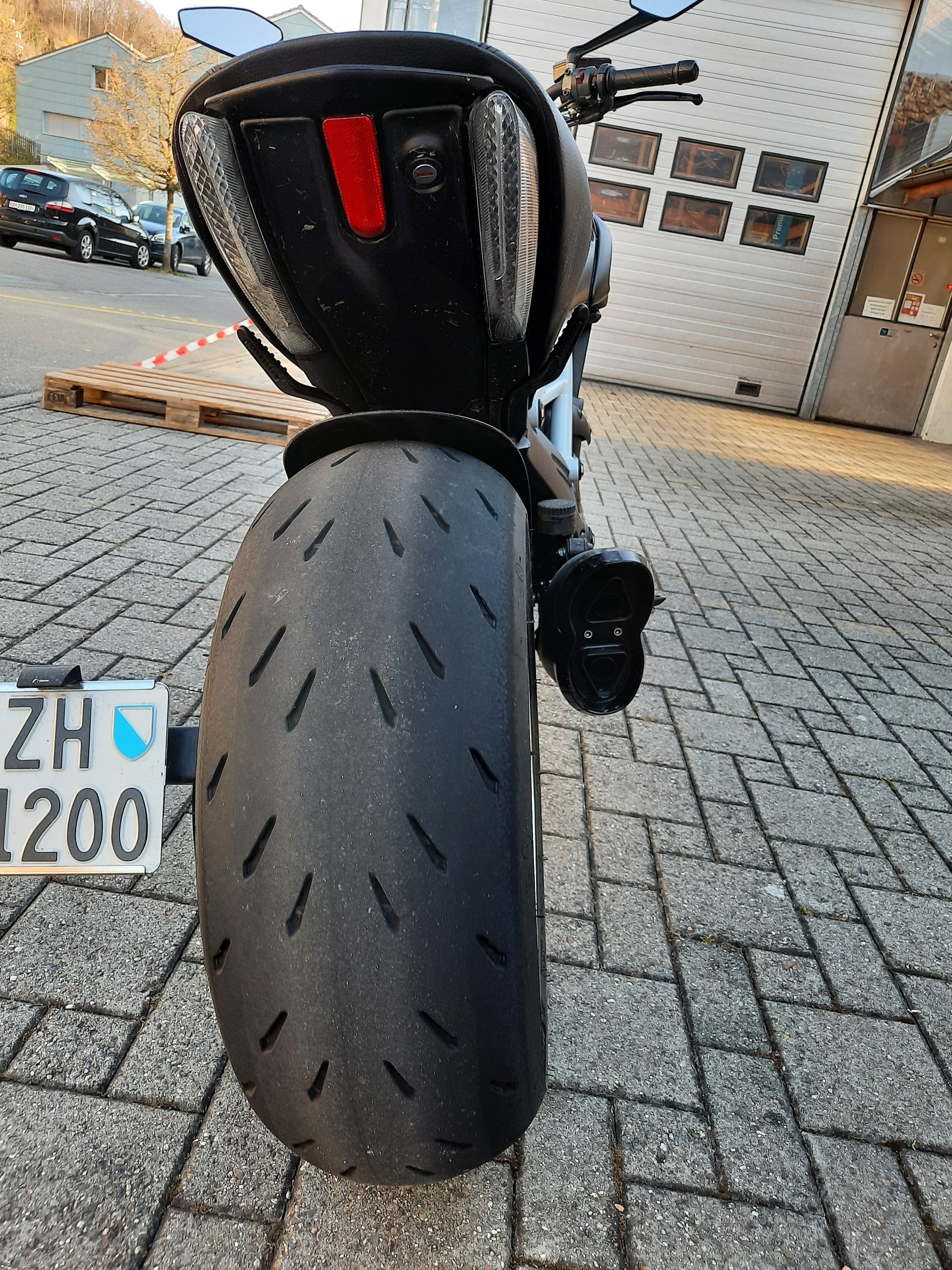 DUCATI Diavel 1200 Carbon Red-image-5