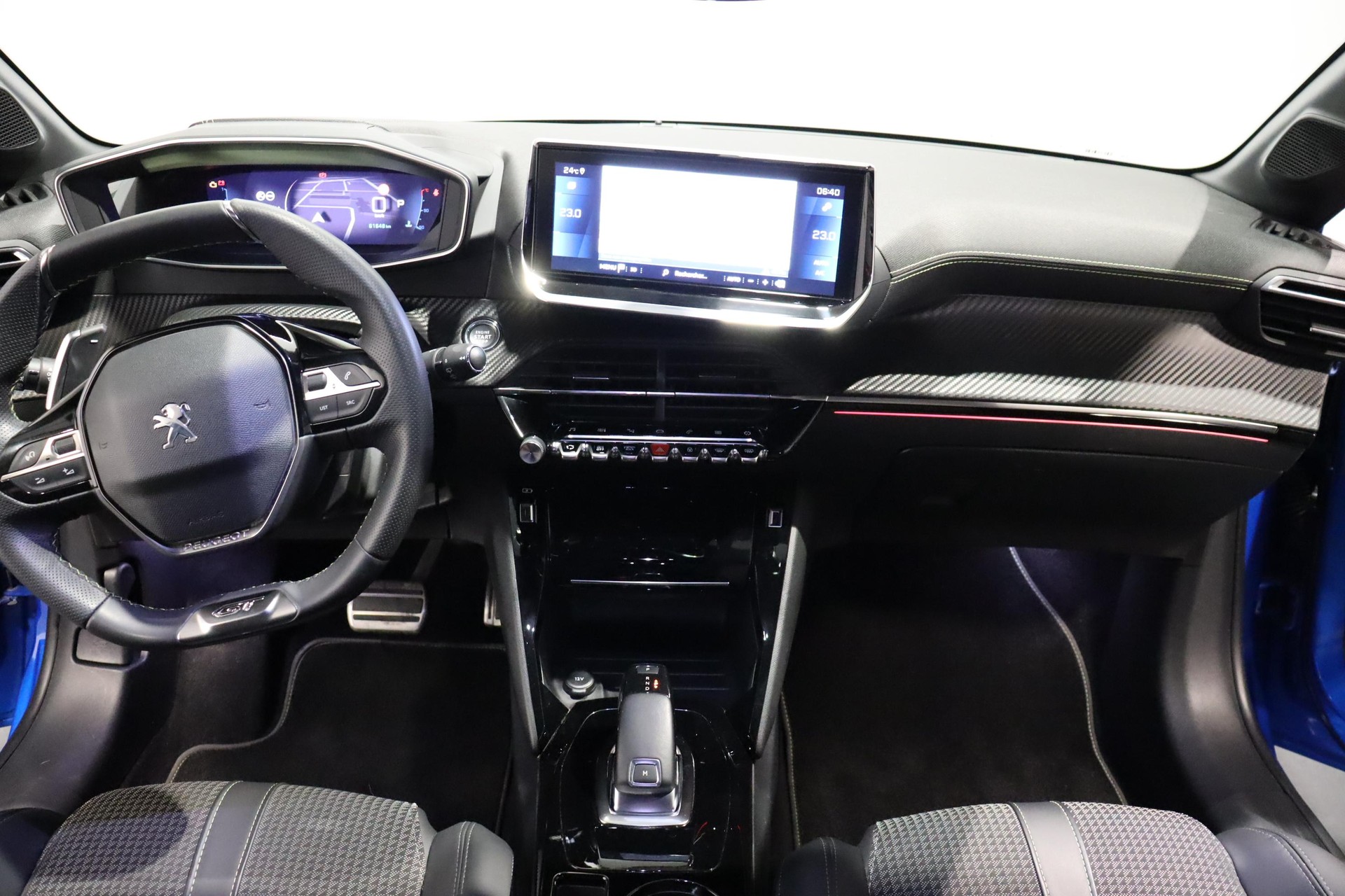 PEUGEOT 208 1.2 PureTech 130 GT Line-image-6
