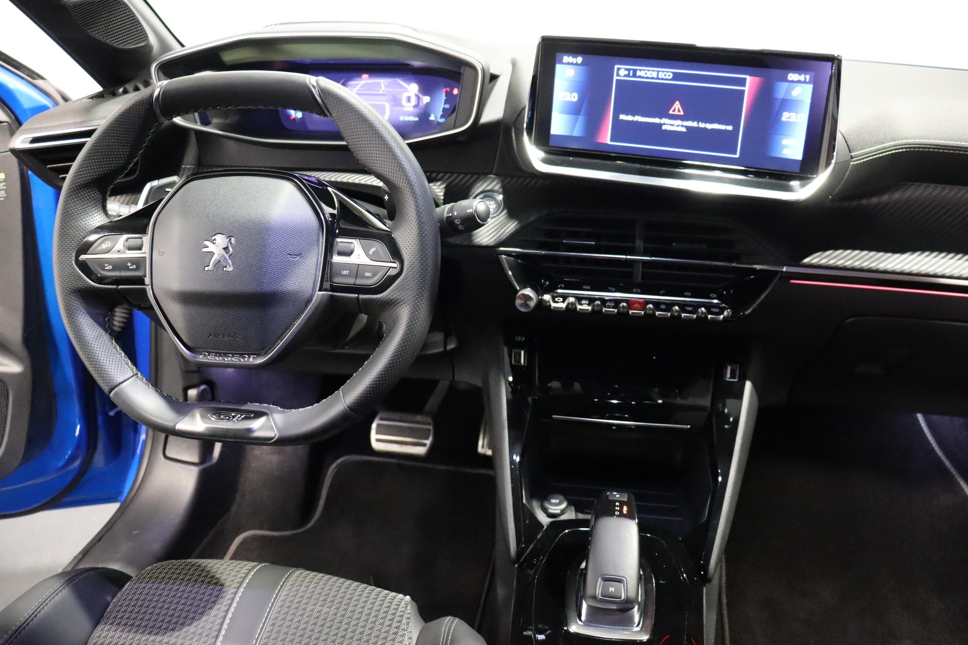 PEUGEOT 208 1.2 PureTech 130 GT Line-image-7