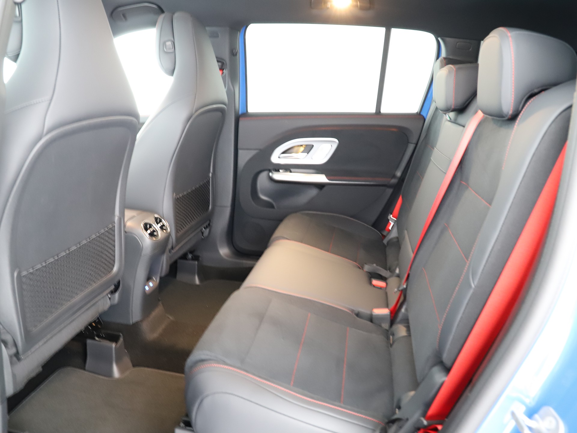 MERCEDES-BENZ GLB 220 4Matic 8G-Tronic-image-10